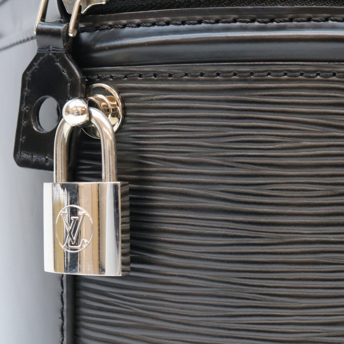 Louis Vuitton Black Epi Leather Shoulder Bag (Pre-Owned)