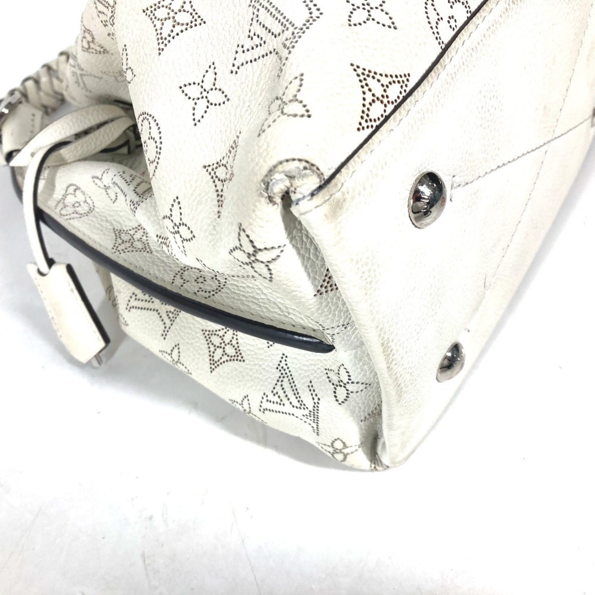 Louis Vuitton Blanc White Mahina Leather Handbag Shoulder Bag (Pre-Owned)