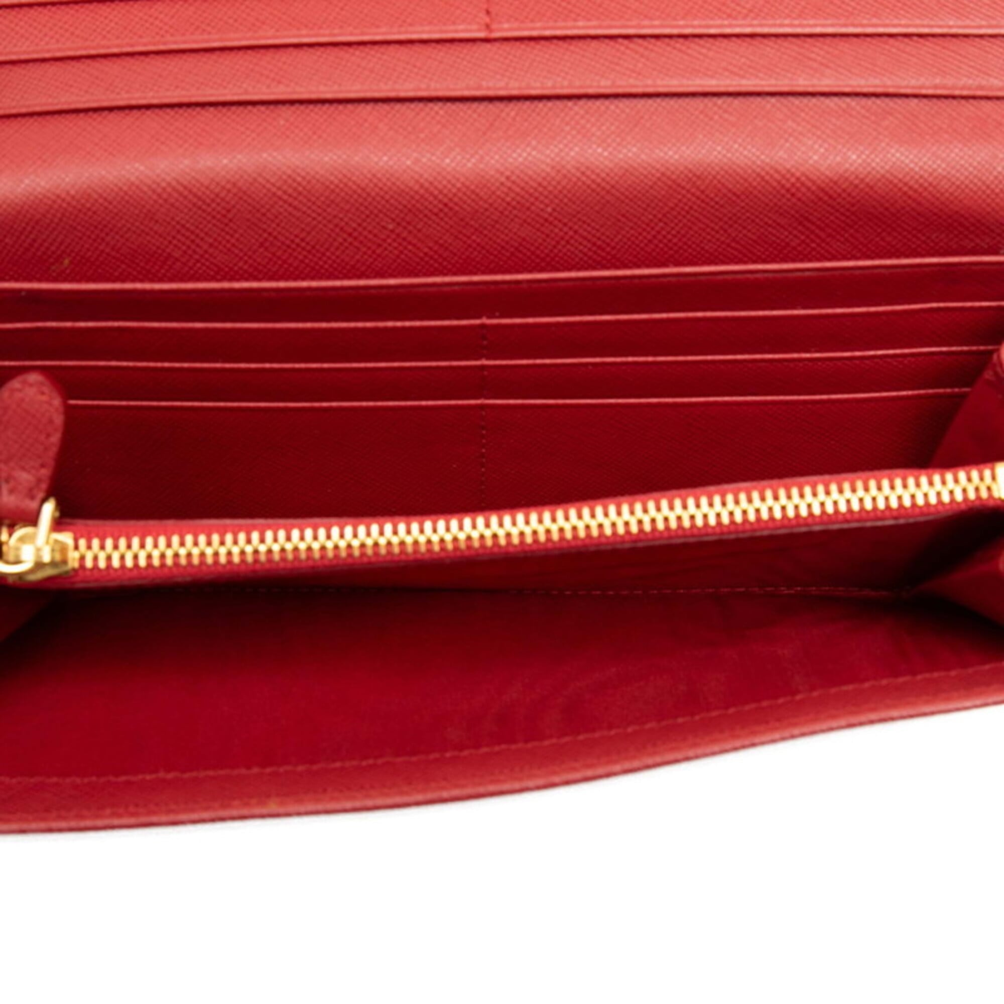 Prada Red Color Leather Long Wallet (Bi-Fold) (Pre-Owned)