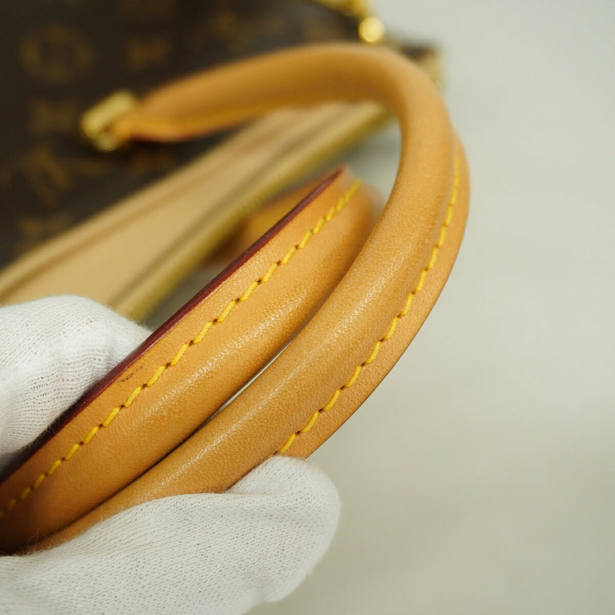 Louis Vuitton Dune Handbag (Pre-Owned)