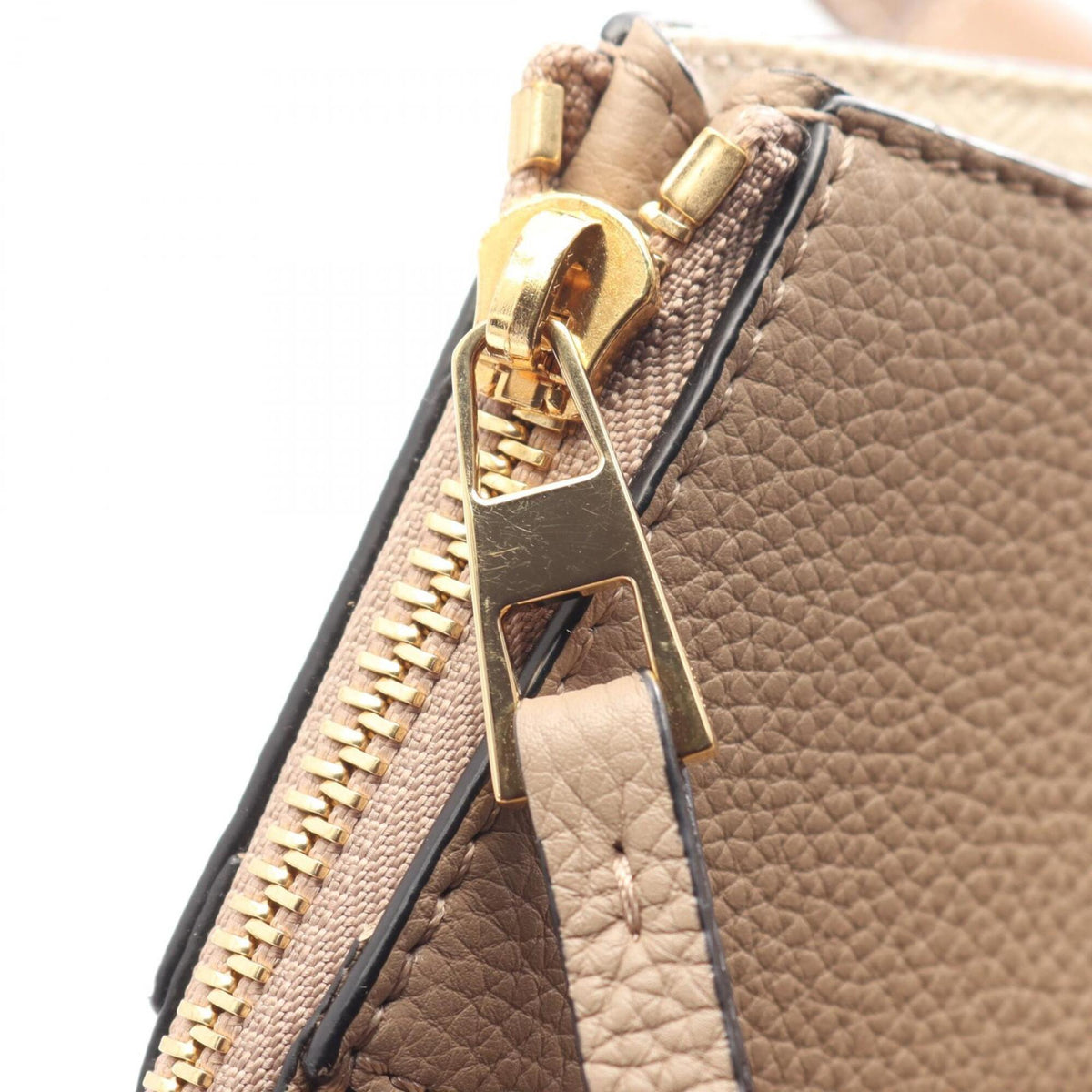 Loewe Beige Leather Handbag (Pre-Owned)