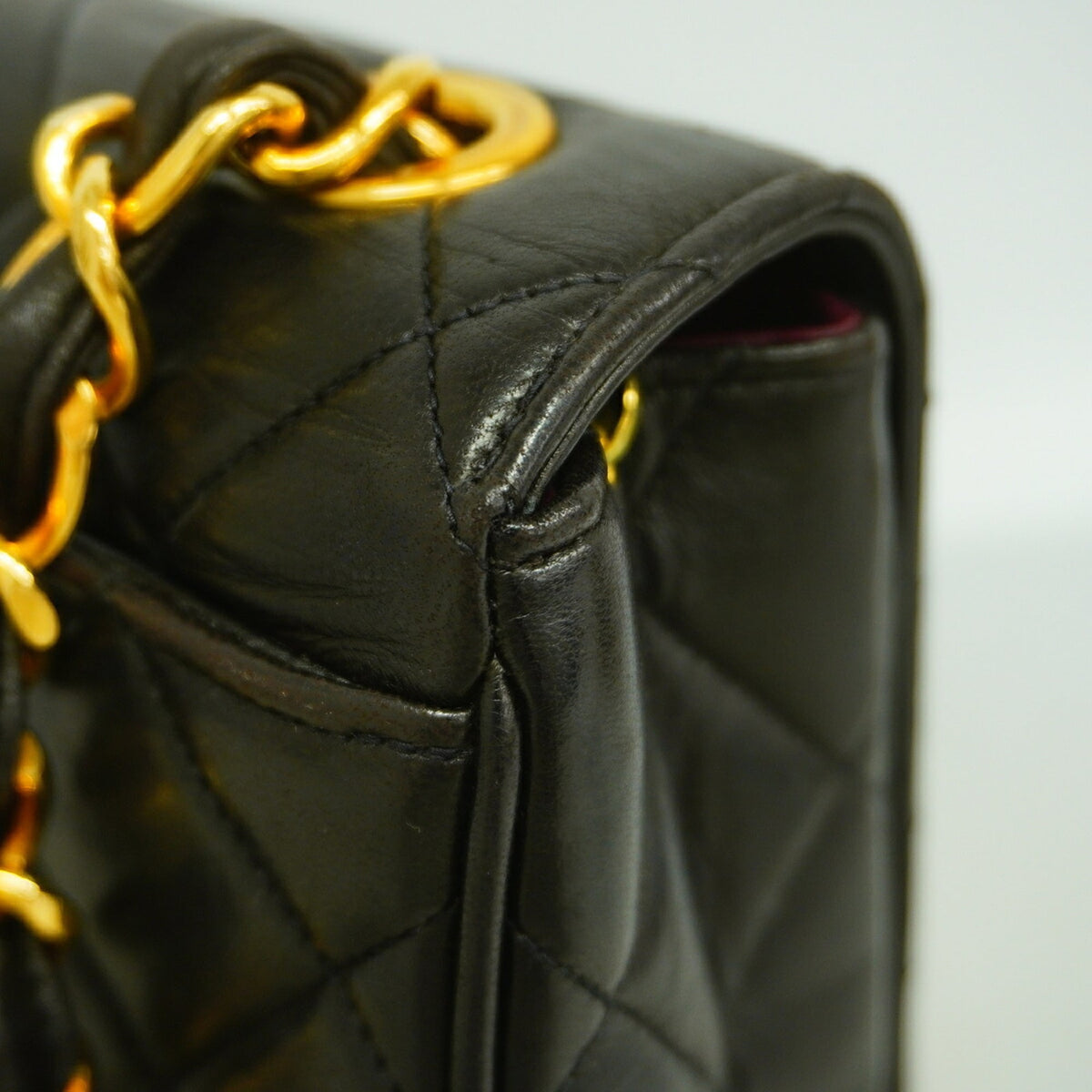 Chanel Black Leather Shoulder Bag (Pre-Owned)