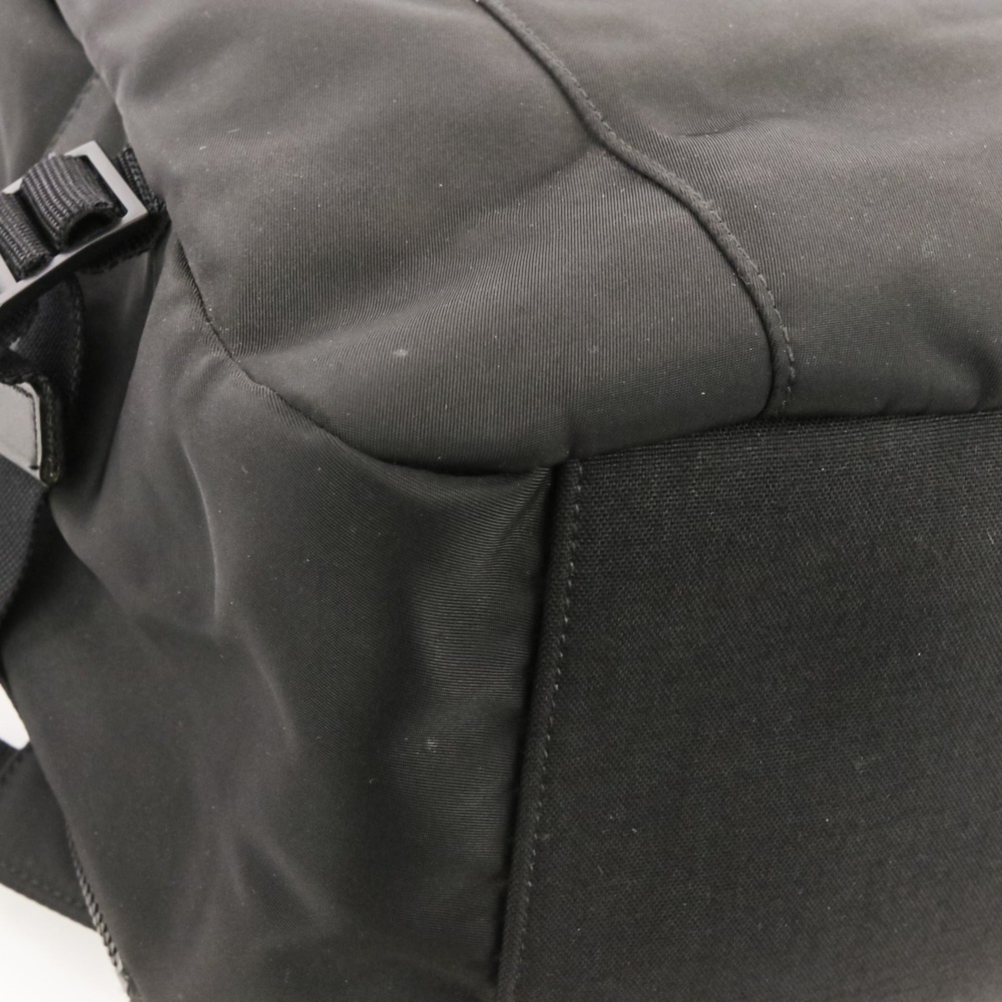 Yves Saint Laurent Black Backpack (Pre-Owned)
