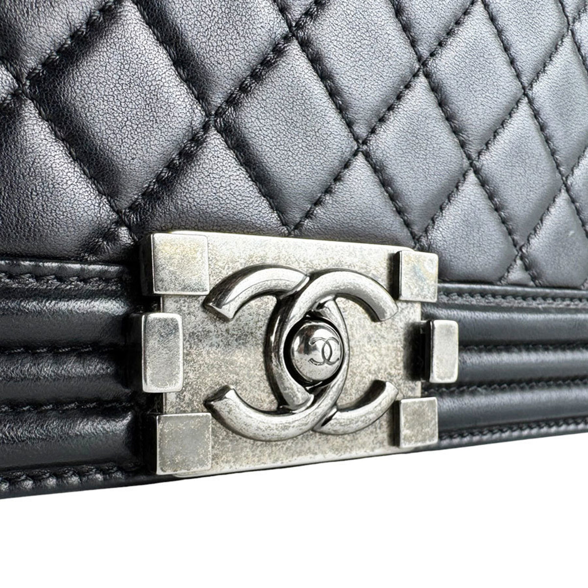 Chanel Black Leather Shoulder Bag (Pre-Owned)