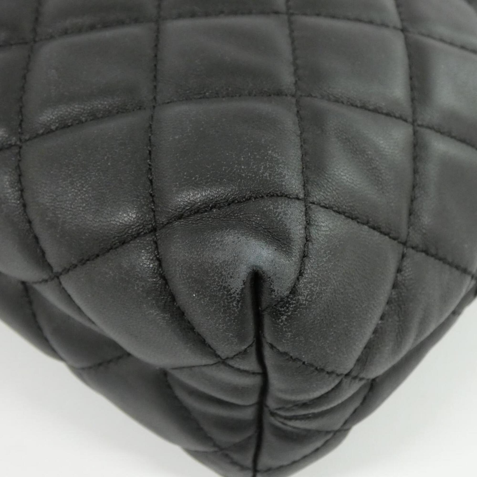 Chanel Black Leather Handbag (Pre-Owned)