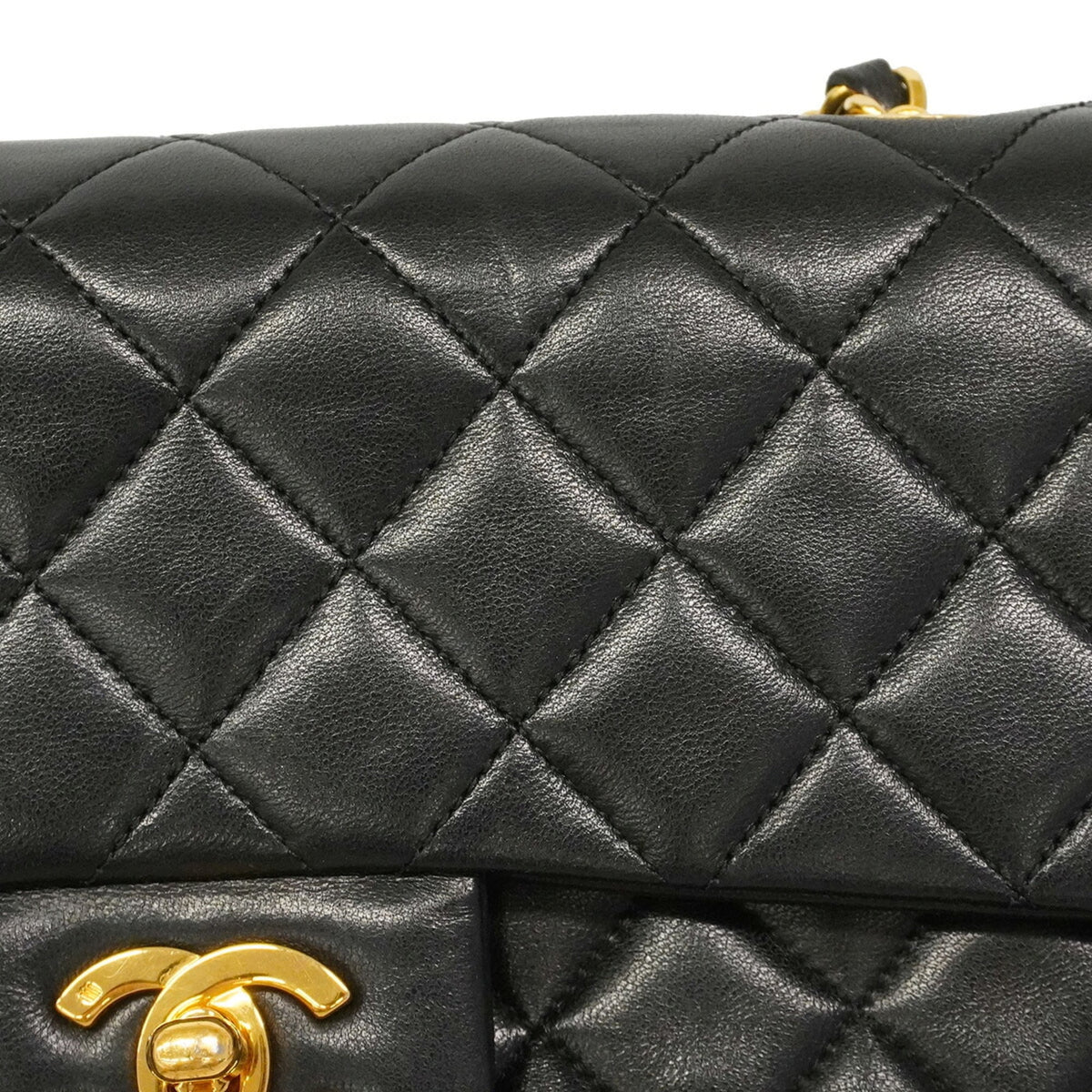 Chanel Black Leather Shoulder Bag (Pre-Owned)