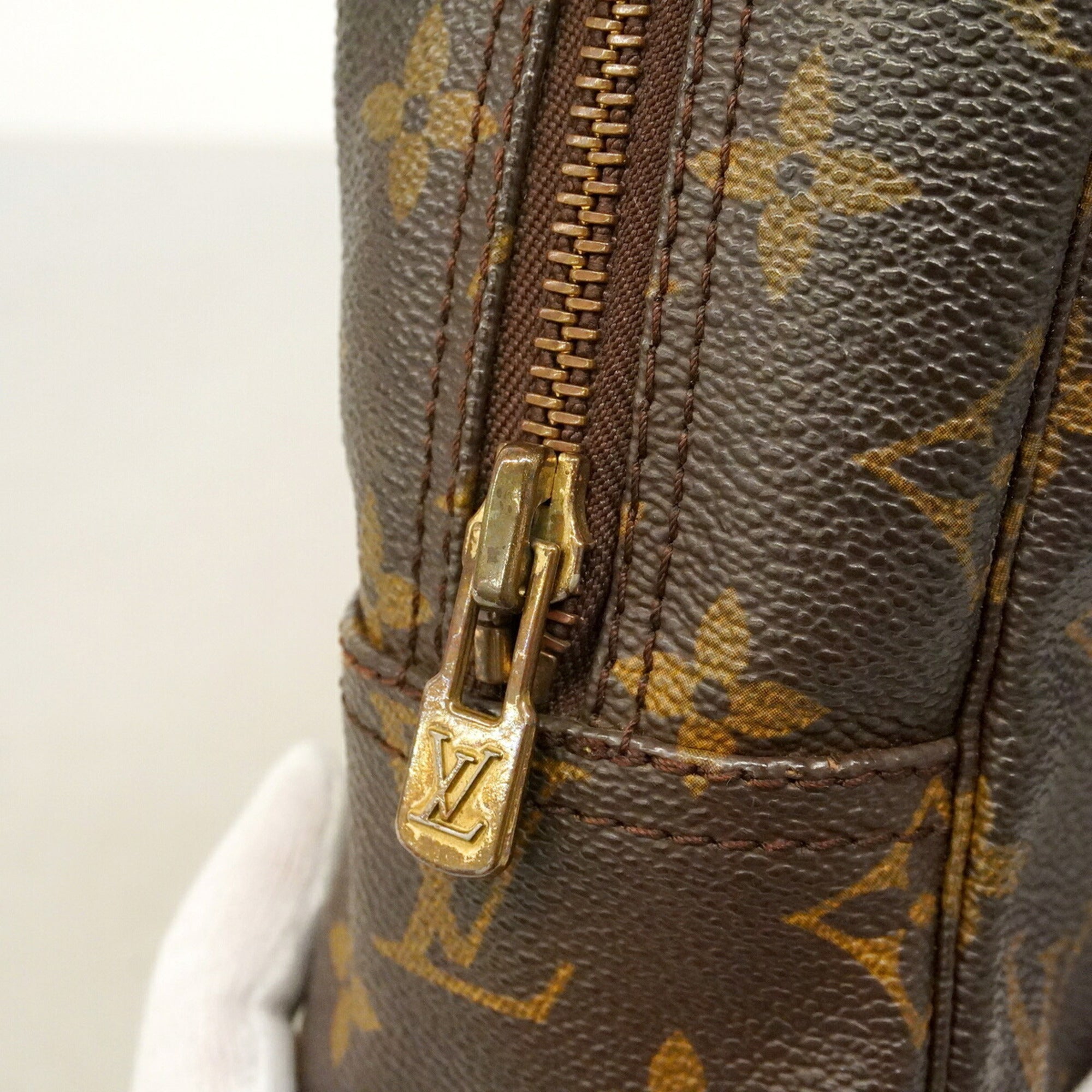 Louis Vuitton Brown Pouch (Pre-Owned)
