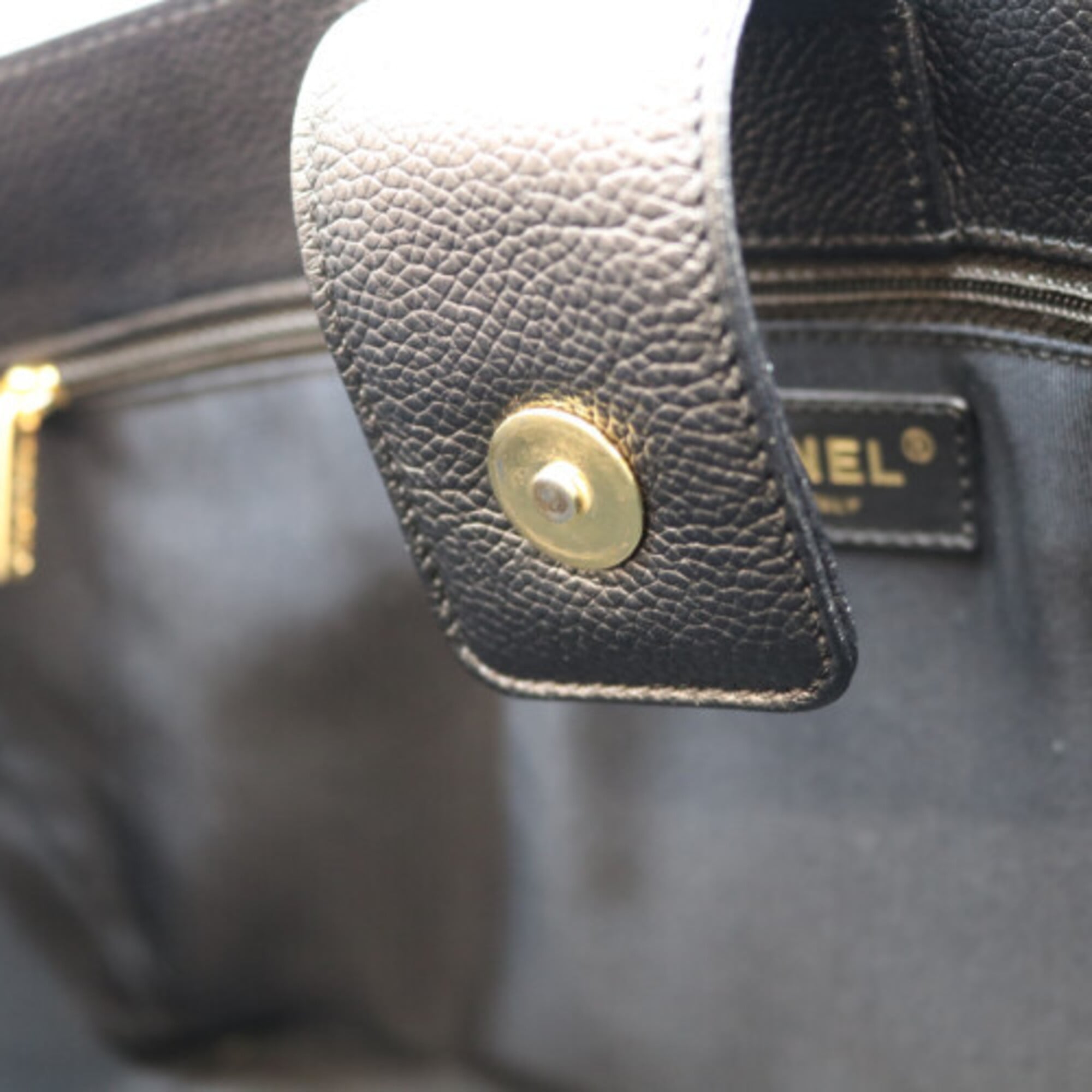 Chanel Black Leather Tote Bag (Pre-Owned)
