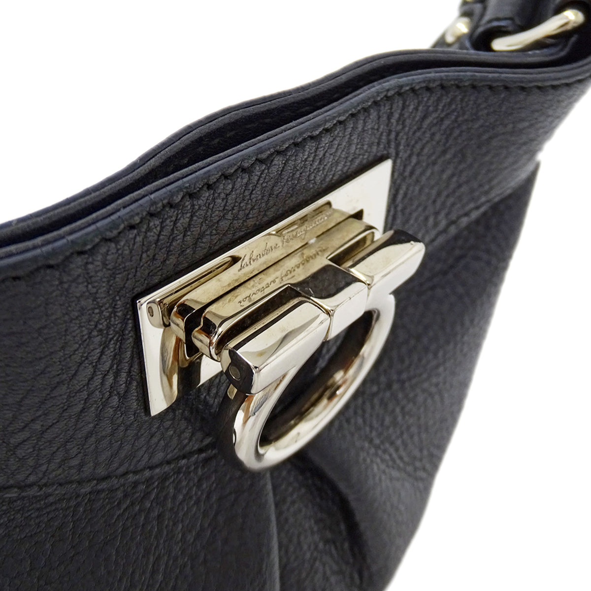 Salvatore Ferragamo Gancini Black Leather Shoulder Bag (Pre-Owned)
