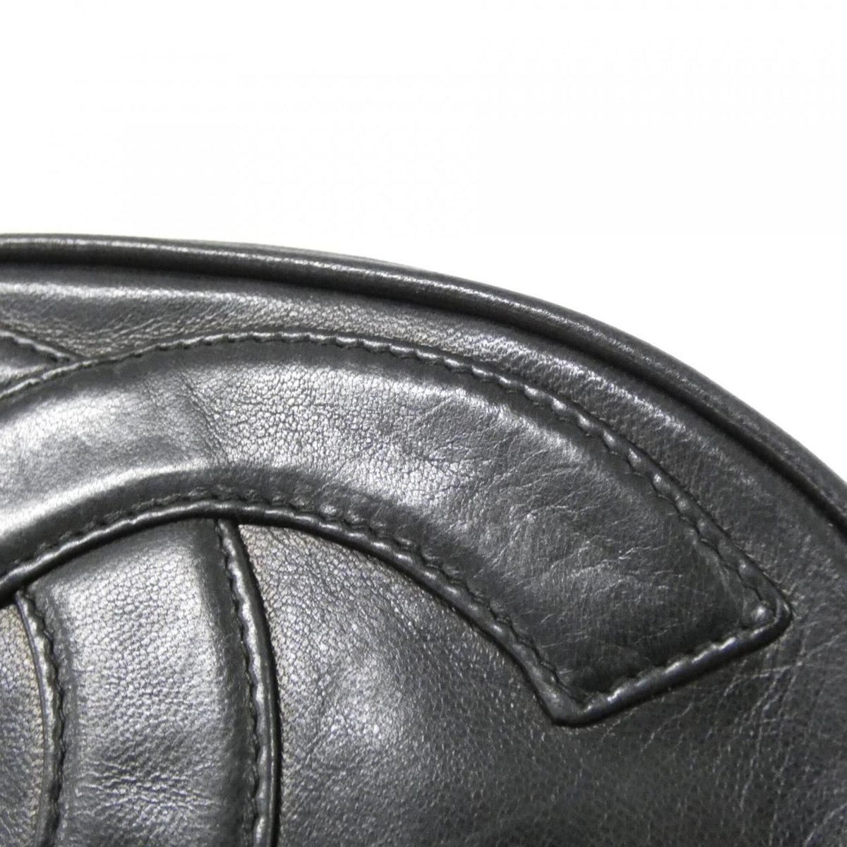 Chanel Black Leather Shoulder Bag (Pre-Owned)