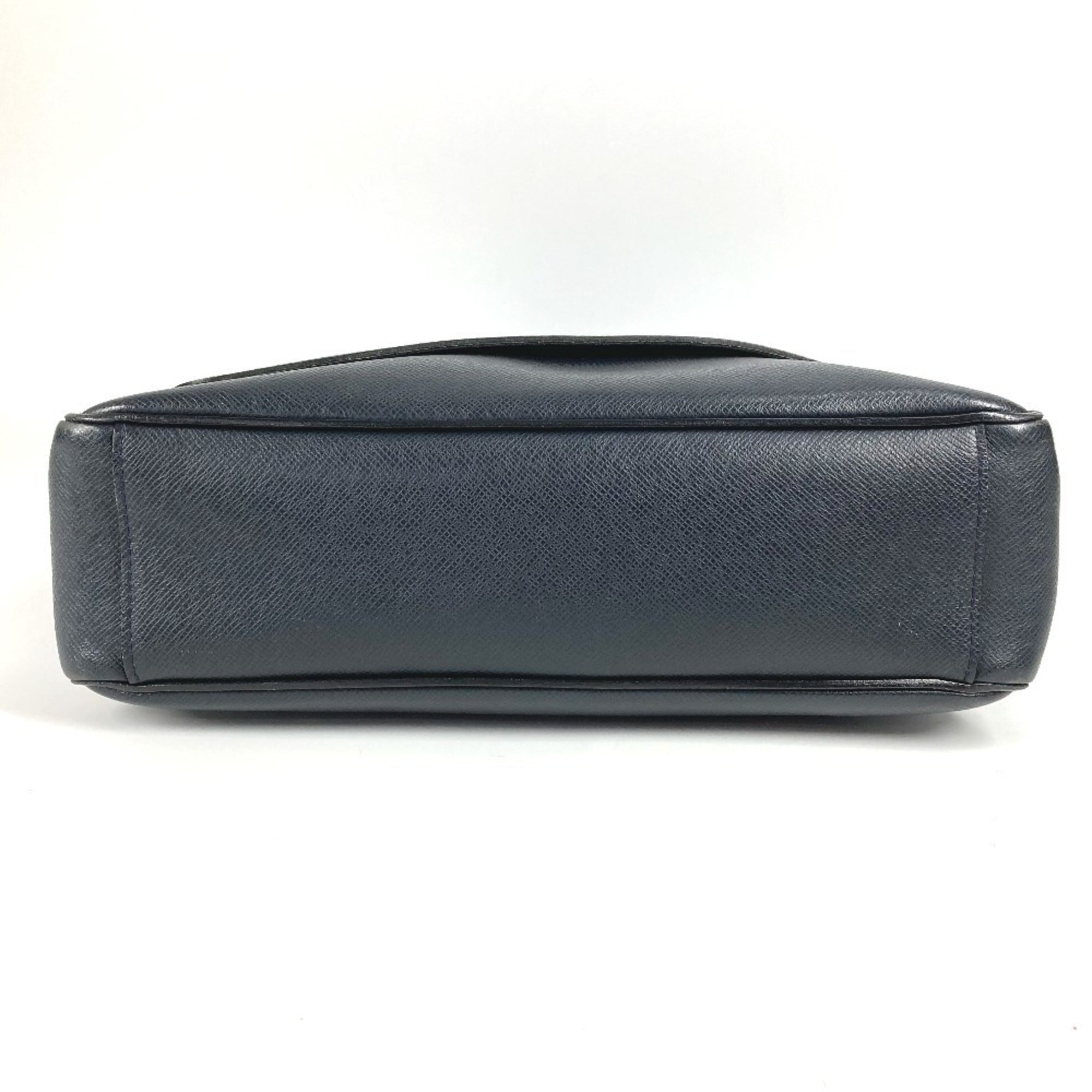 Louis Vuitton Boreal Galle Navy Taiga Leather Messenger Bag Shoulder Bag (Pre-Owned)