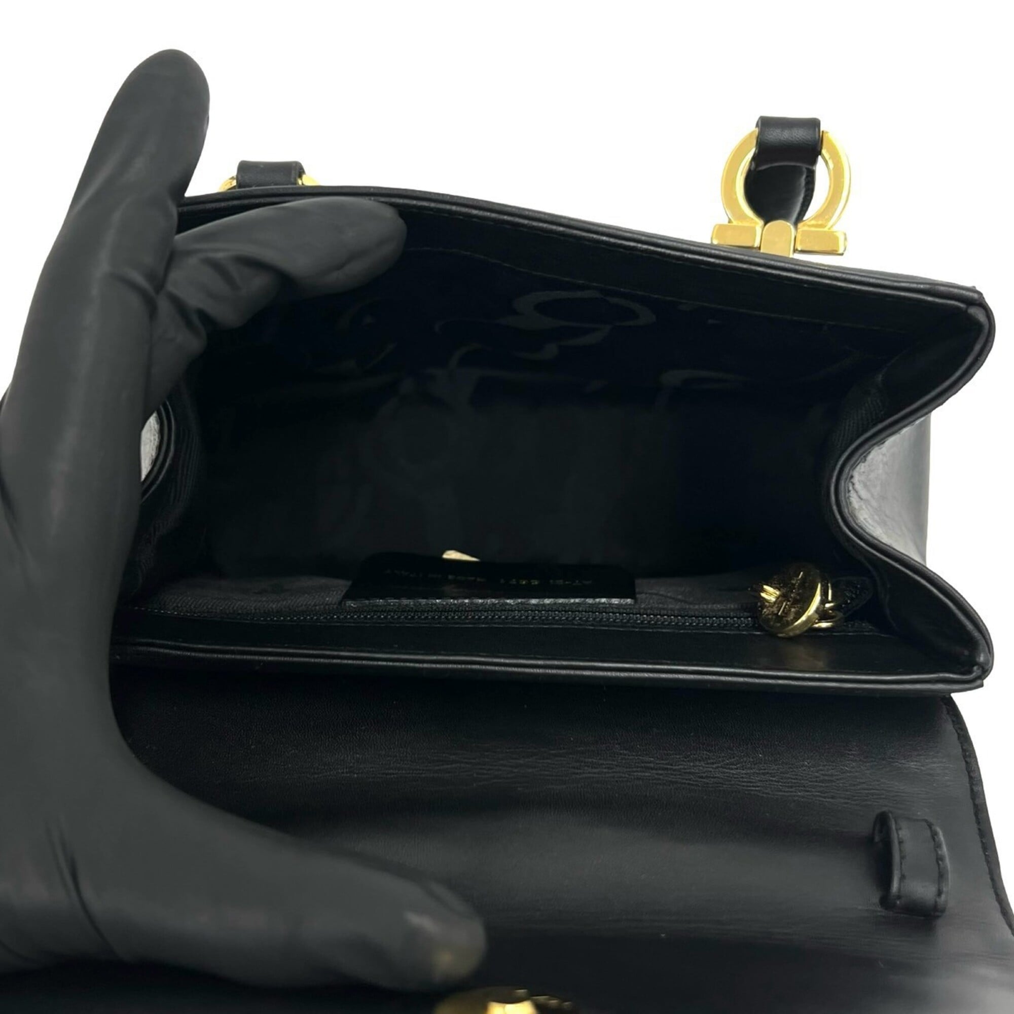 Salvatore Ferragamo Black Leather Handbag Shoulder Bag (Pre-Owned)