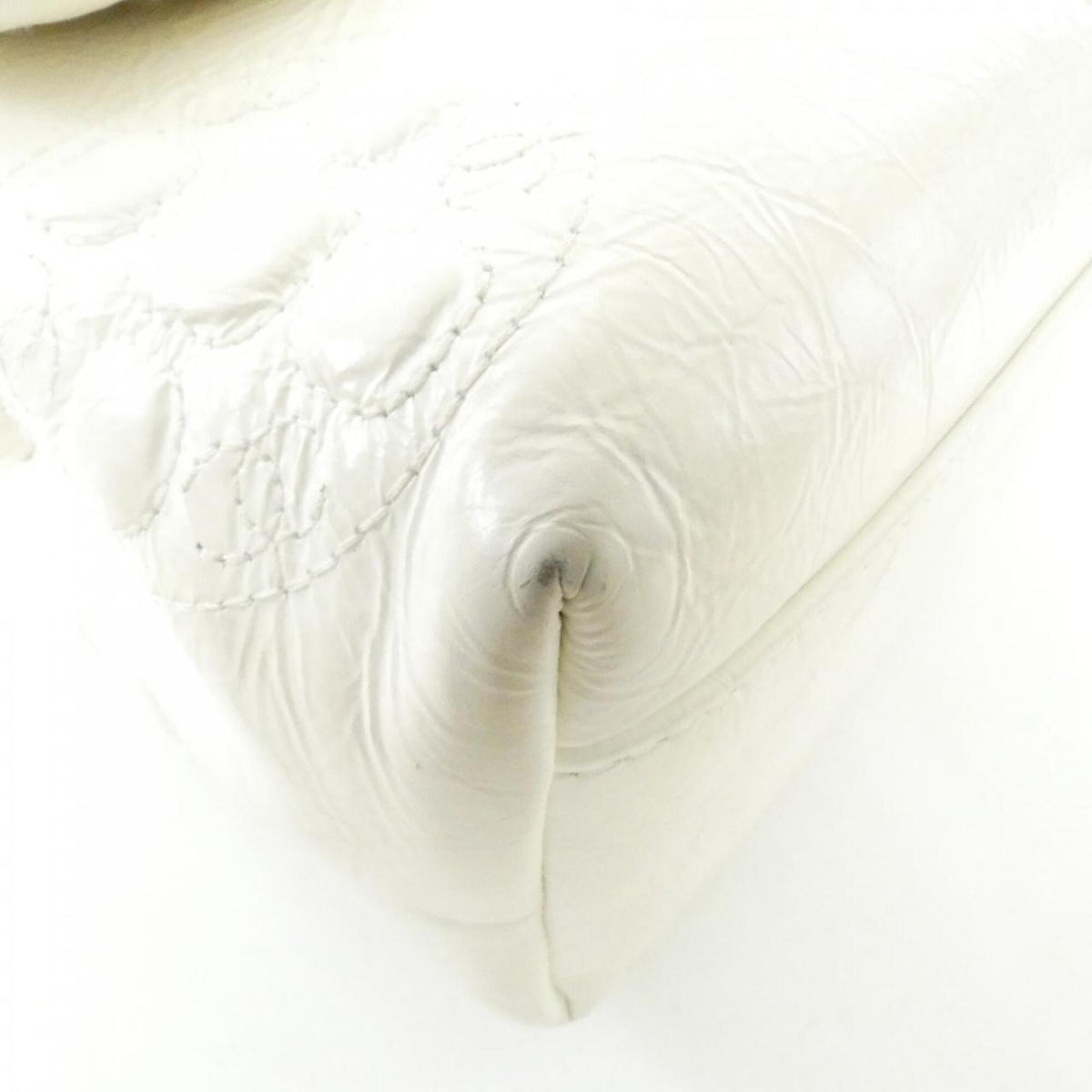 Chanel White Leather Shoulder Bag (Pre-Owned)