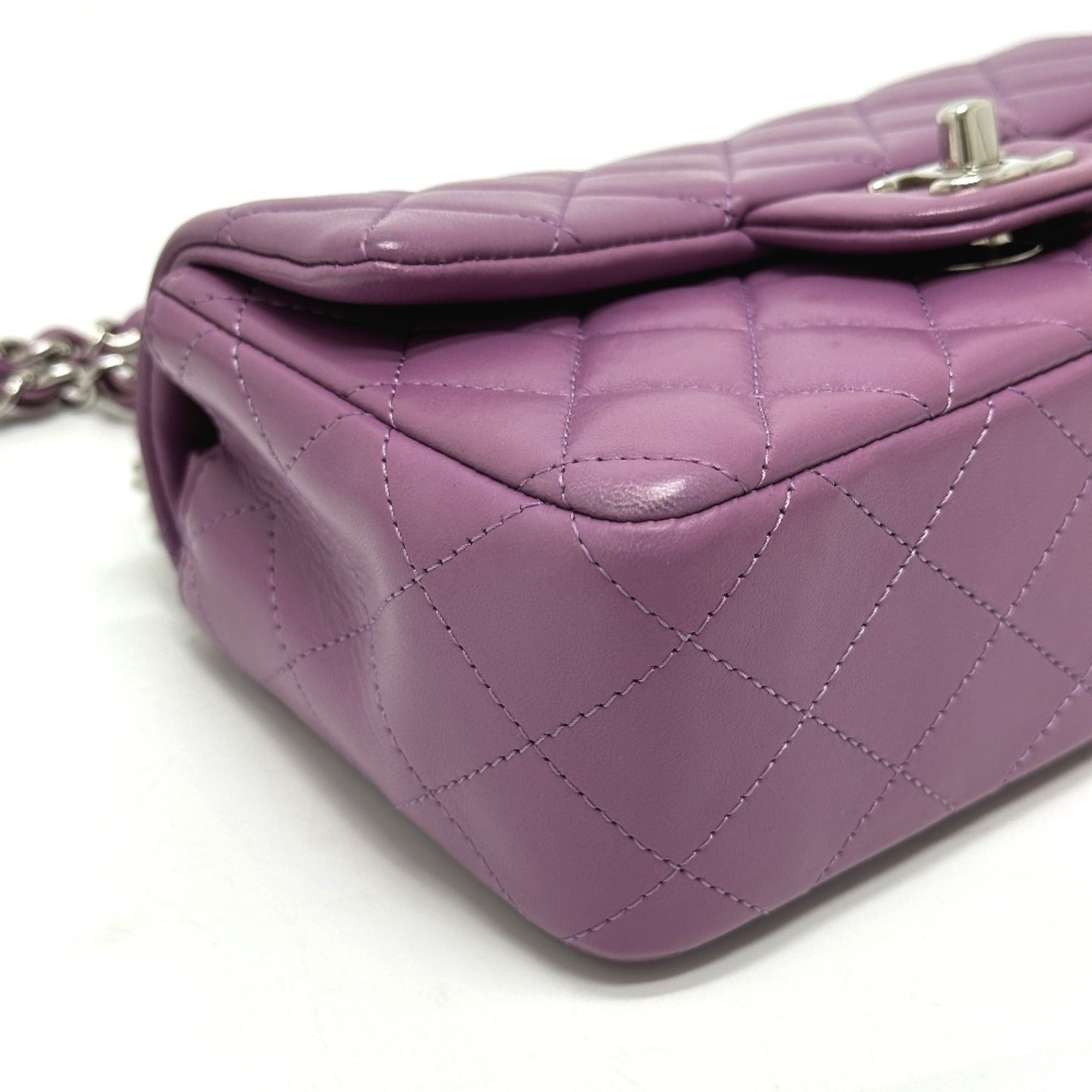Chanel Purple Leather Shoulder Bag (Pre-Owned)