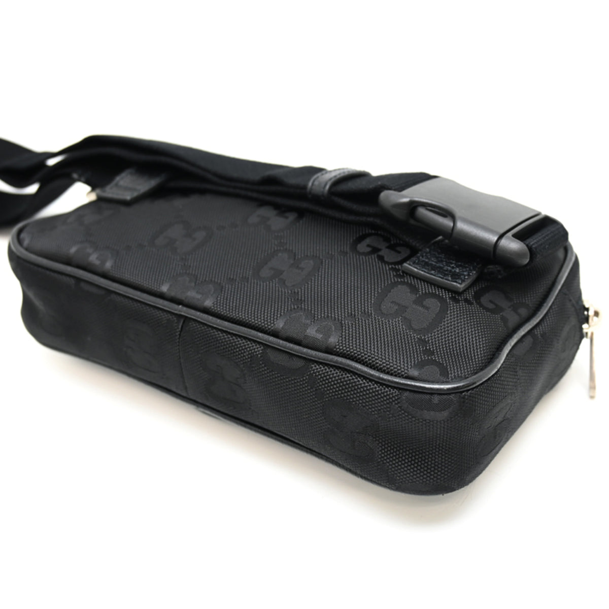 Gucci Black Nylon Sling Bag (Pre-Owned)