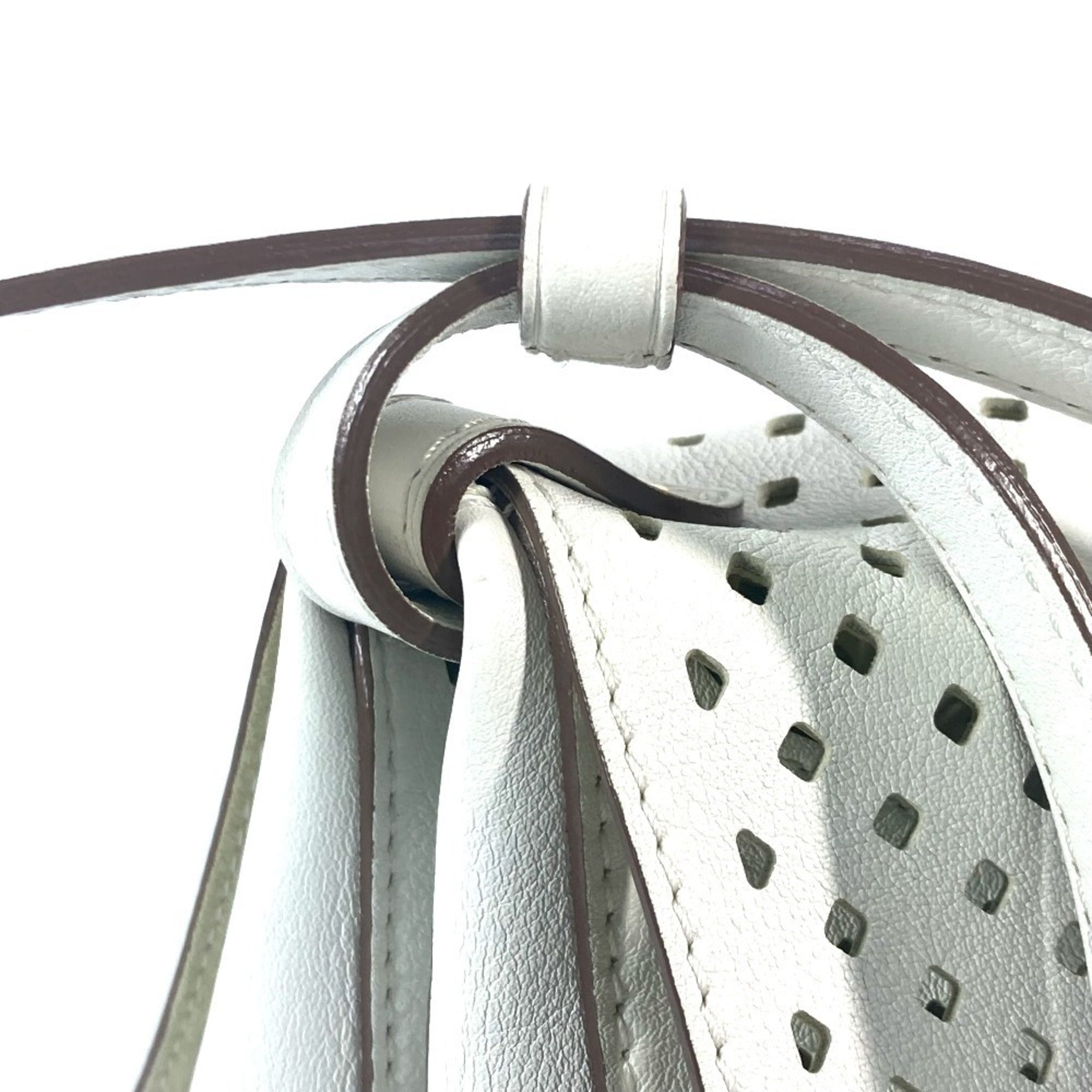 Louis Vuitton White Leather Messenger Bag Shoulder Bag (Pre-Owned)