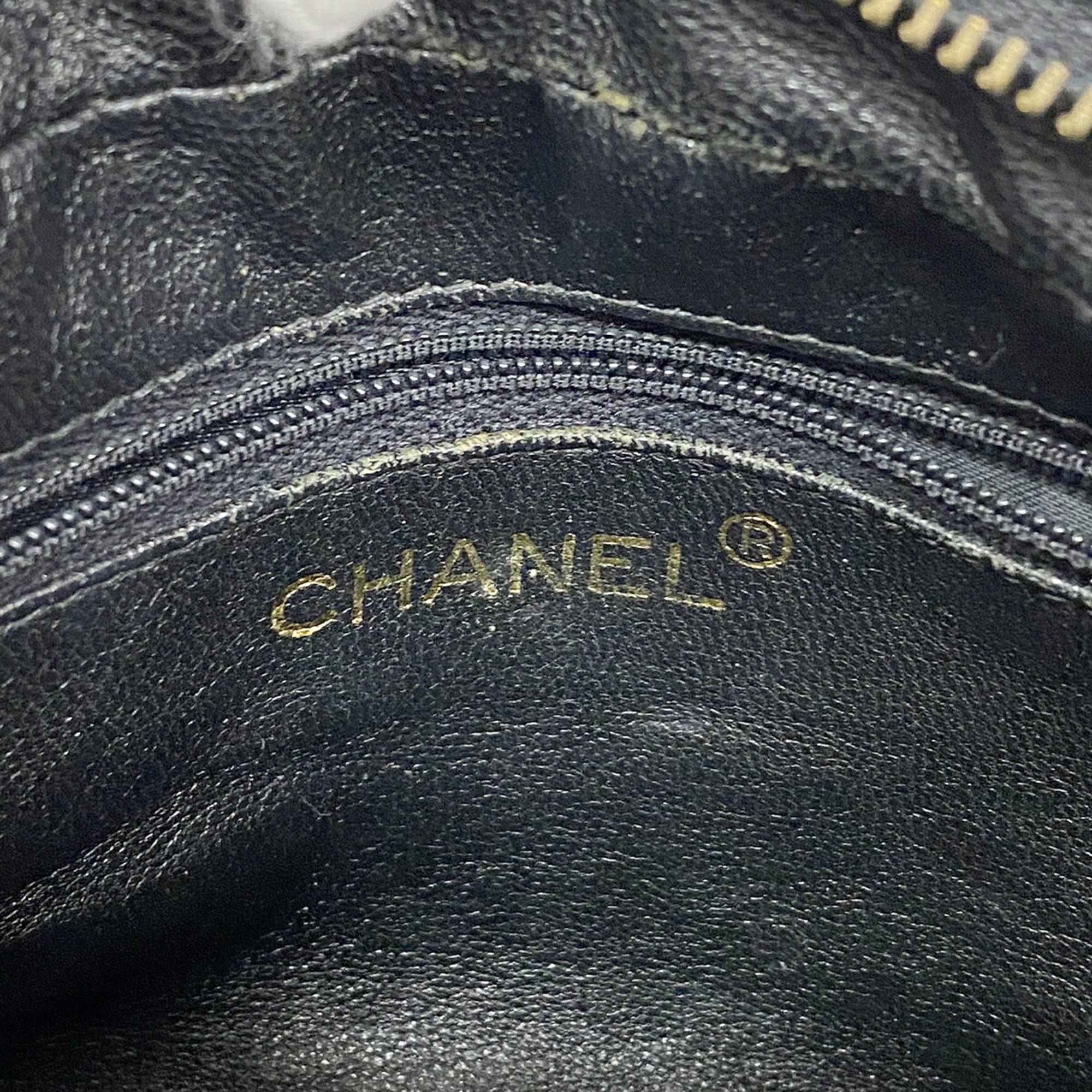 Chanel Black Leather Shoulder Bag (Pre-Owned)