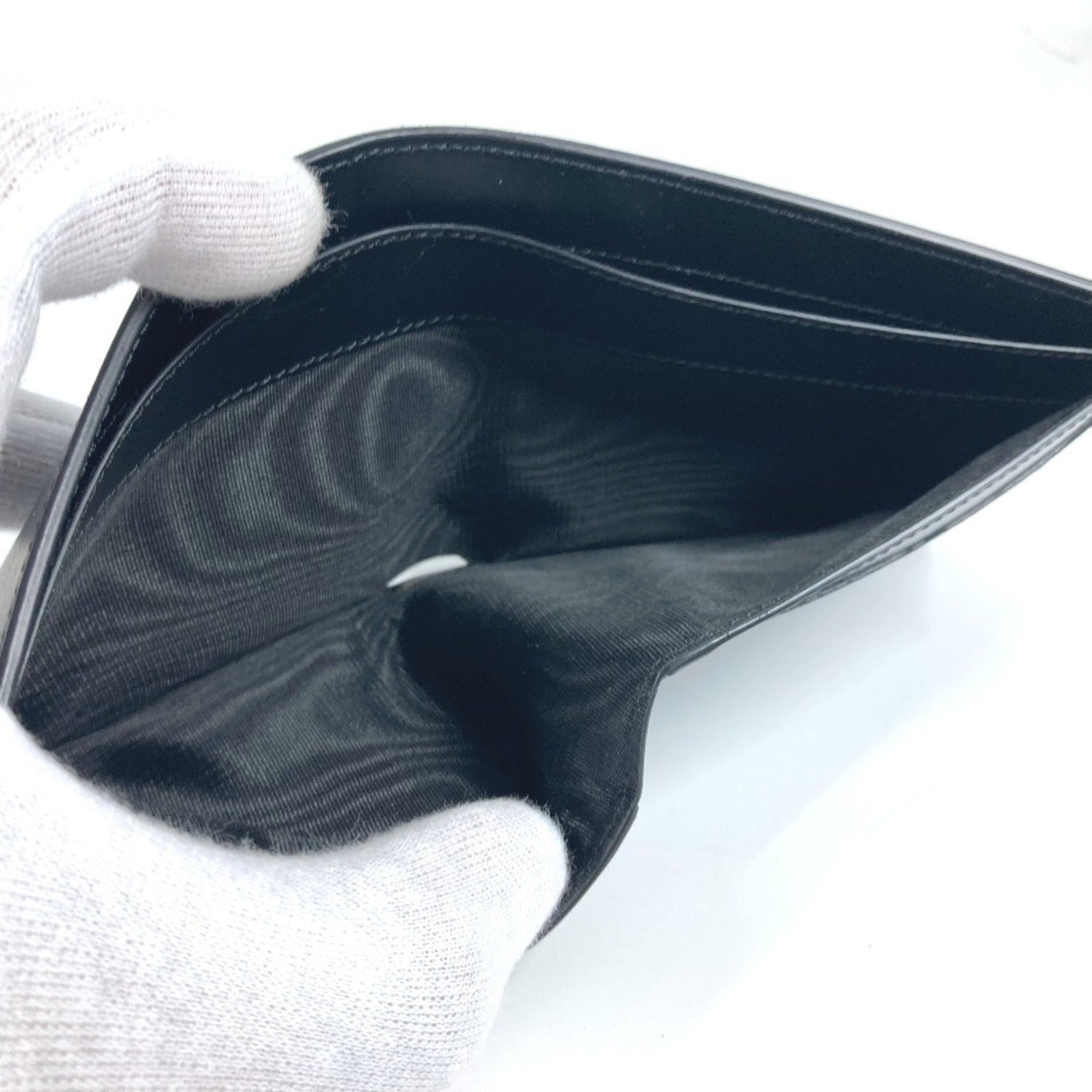 Givenchy Black White Leather Wallet (Bi-Fold) (Pre-Owned)
