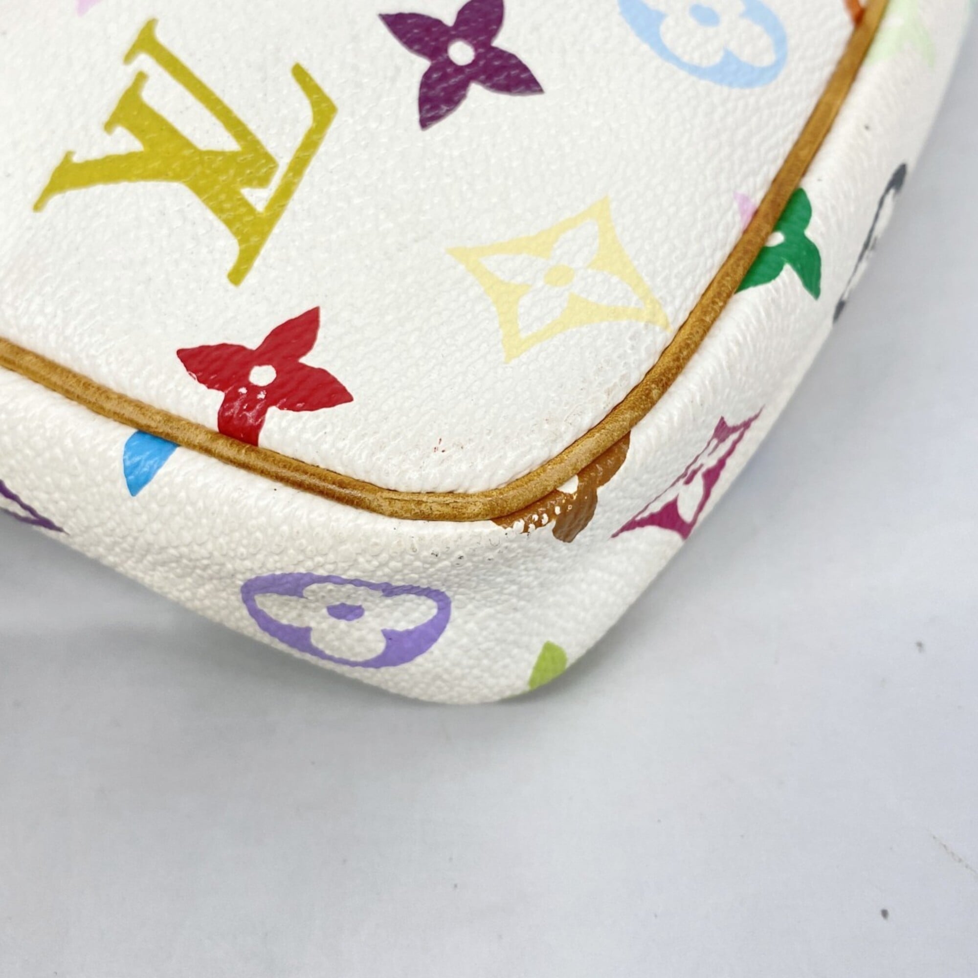 Louis Vuitton Blanc Pouch (Pre-Owned)