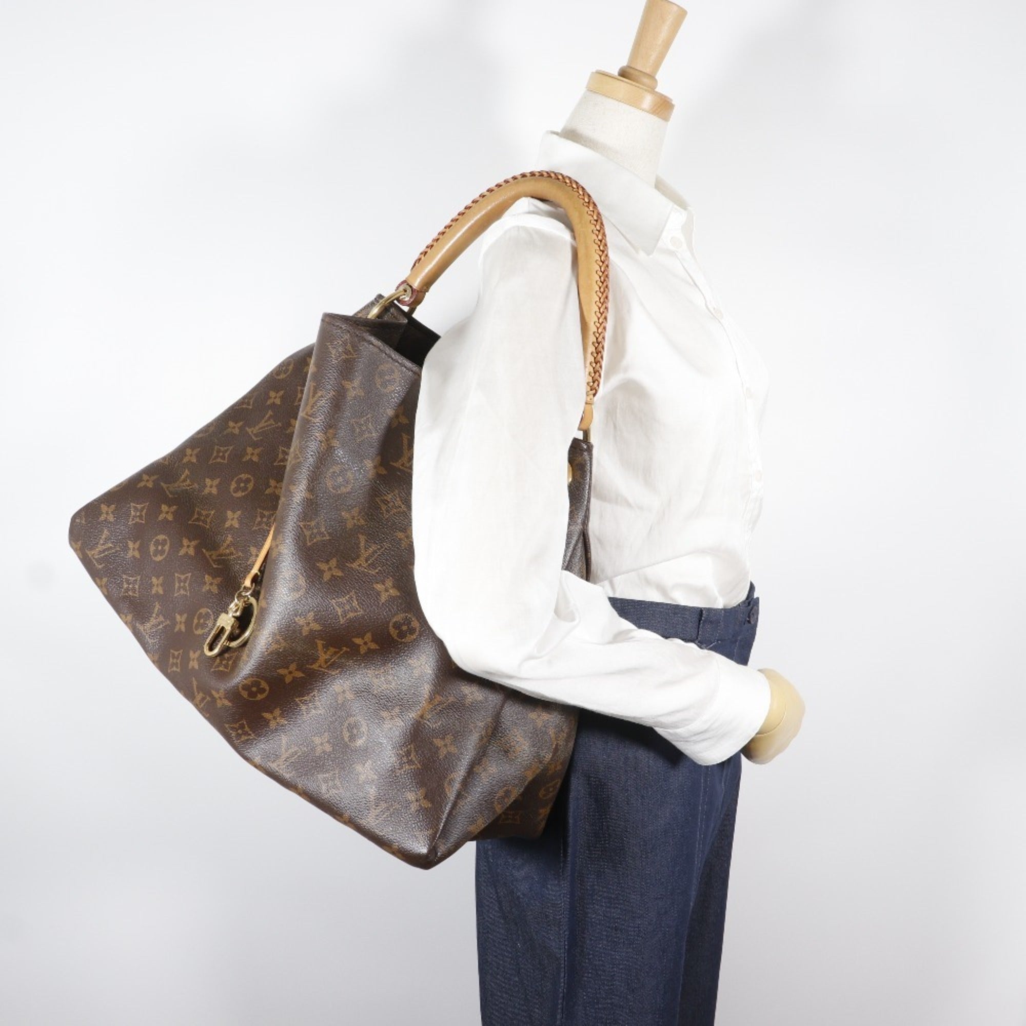 Louis Vuitton Brown Monogram Monogram Shoulder Bag (Pre-Owned)