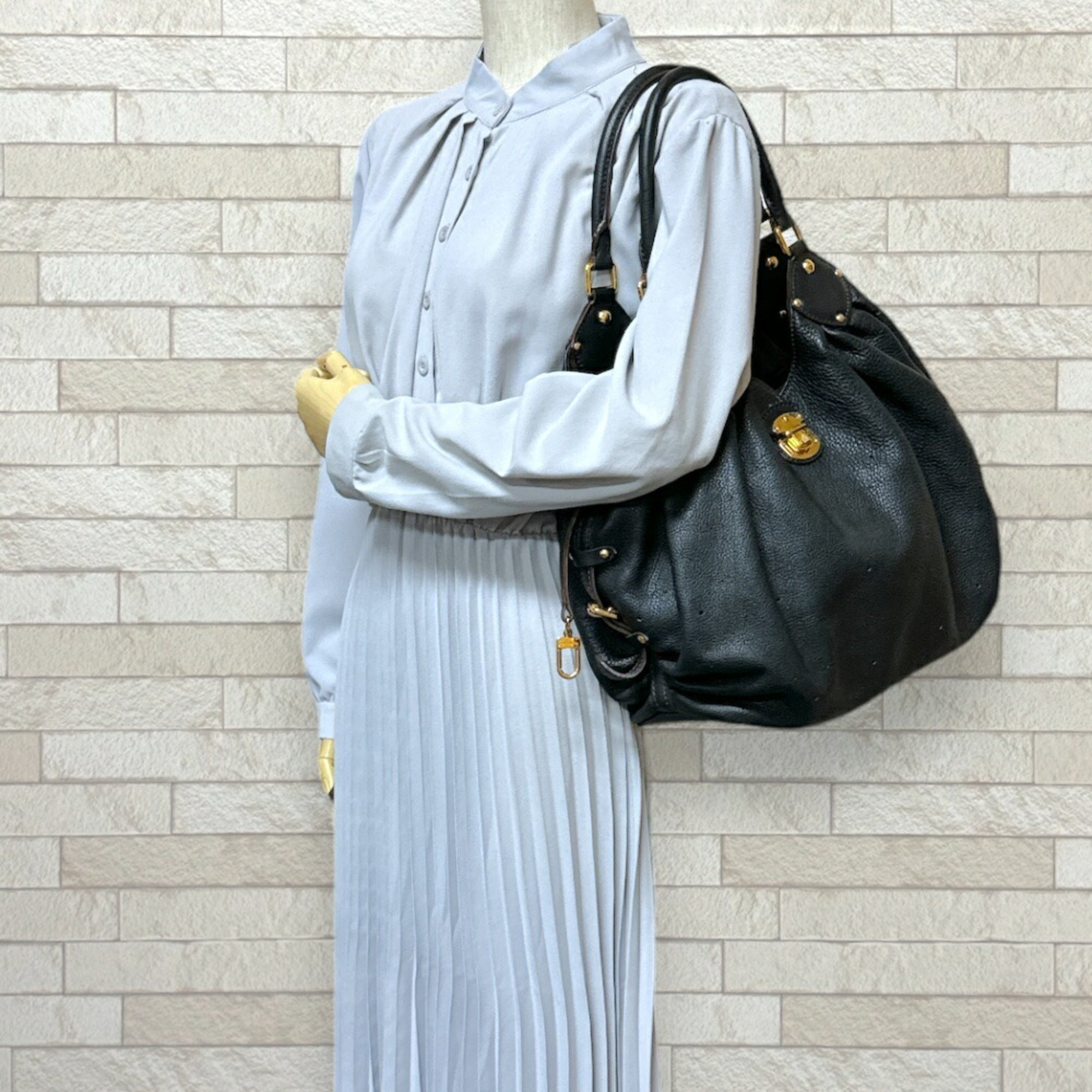 Louis Vuitton Black Noir Mahina Leather Handbag (Pre-Owned)