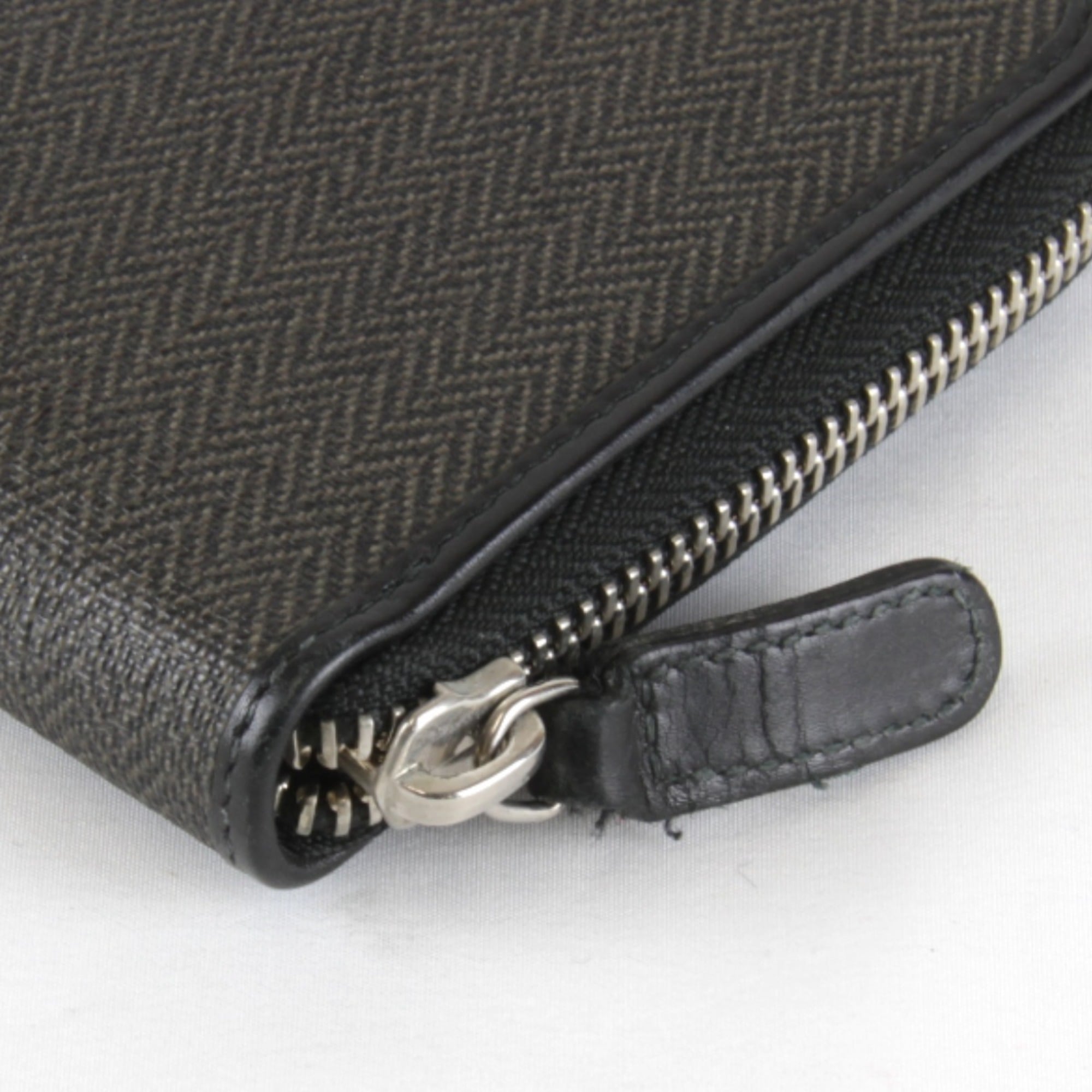 Bvlgari Black Leather Long Wallet (Bi-Fold) (Pre-Owned)