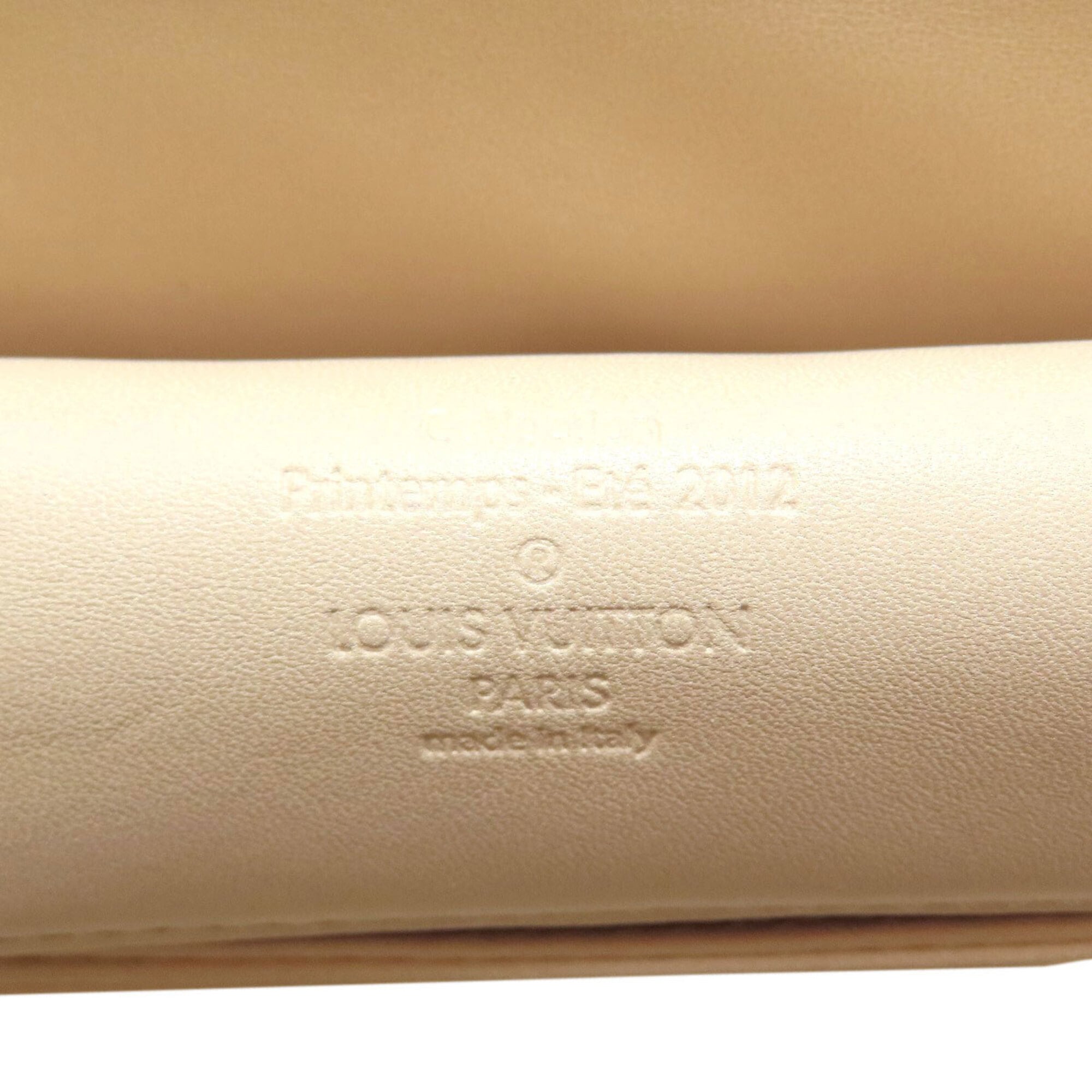 Louis Vuitton Lv Off White Leather Pochette Shoulder Bag (Pre-Owned)