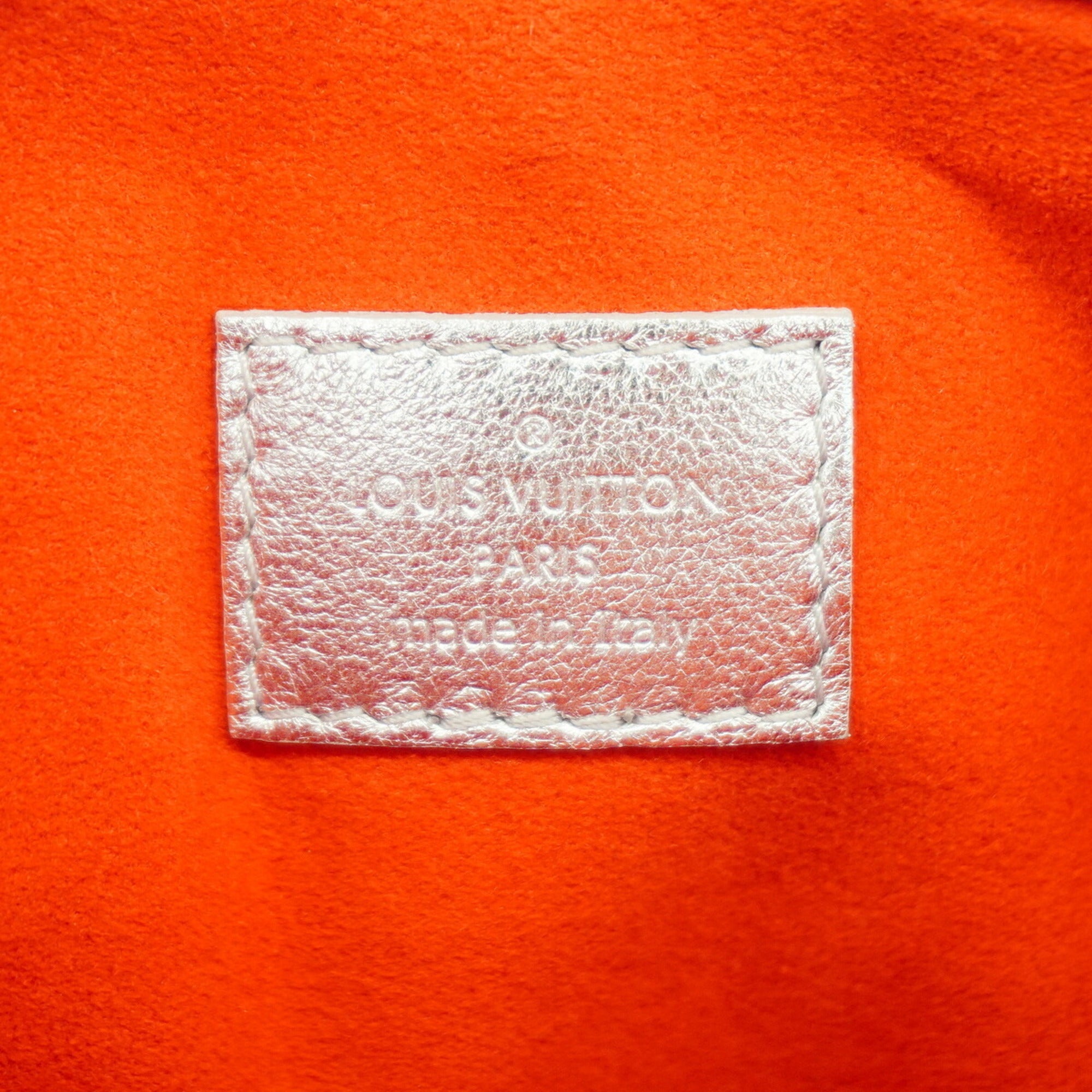 Louis Vuitton Silver Handbag (Pre-Owned)