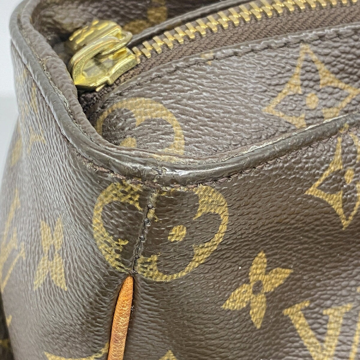 Louis Vuitton Brown Shoulder Bag (Pre-Owned)