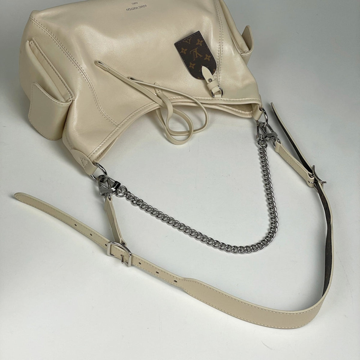 Louis Vuitton Leather Shoulder Bag (Pre-Owned)
