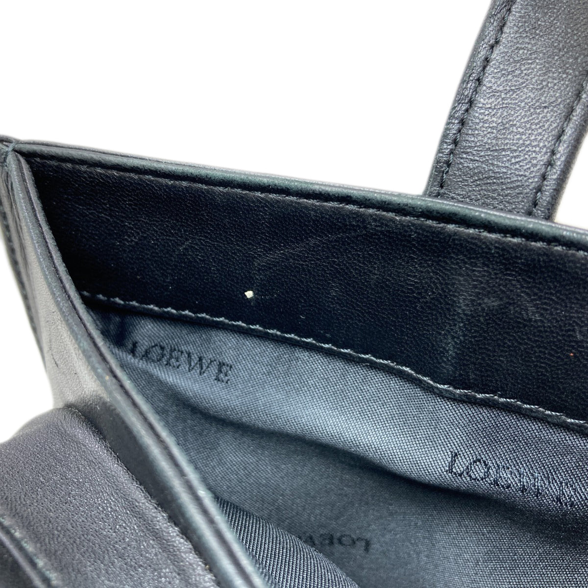Loewe Black Leather Handbag (Pre-Owned)