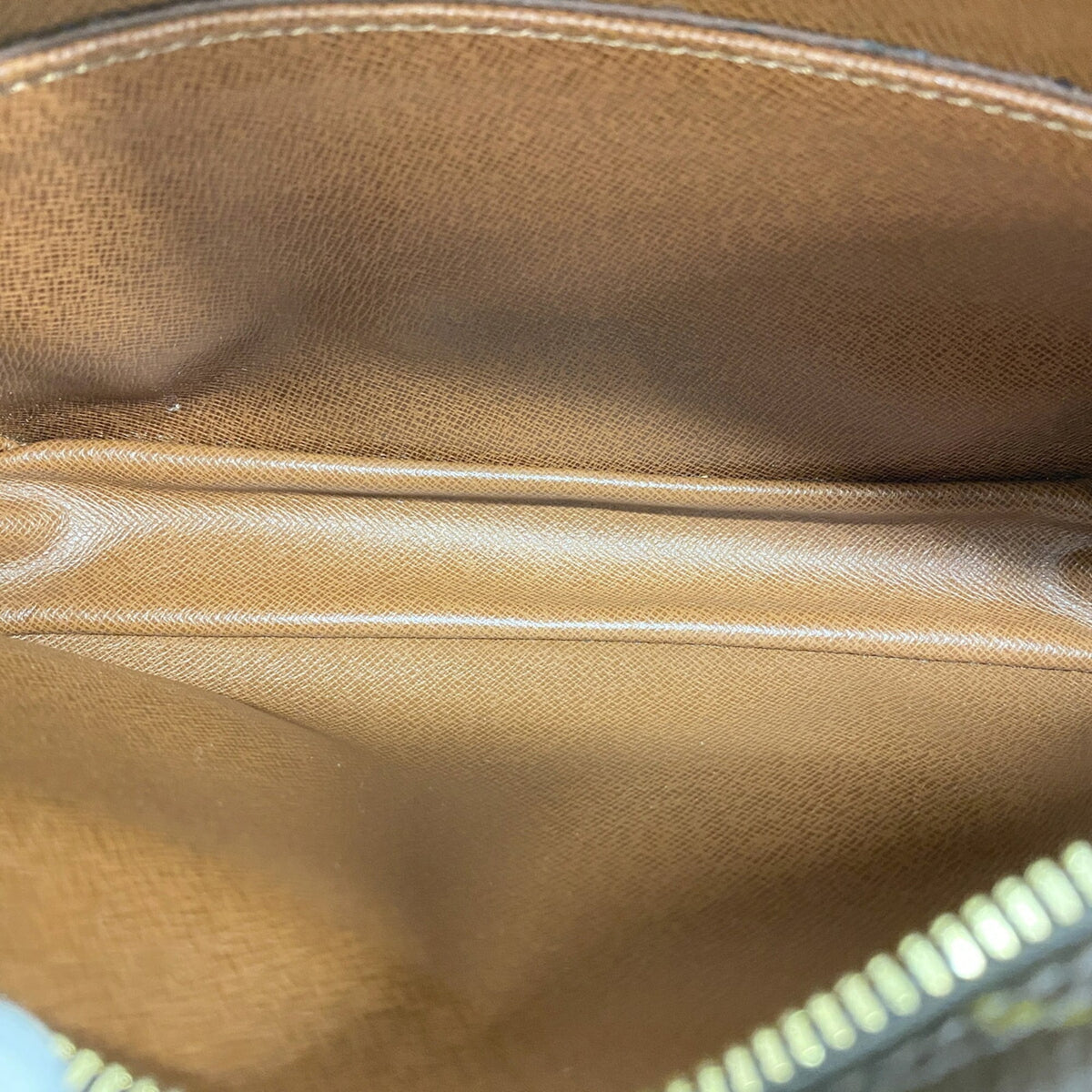 Louis Vuitton Brown Clutch Bag (Pre-Owned)