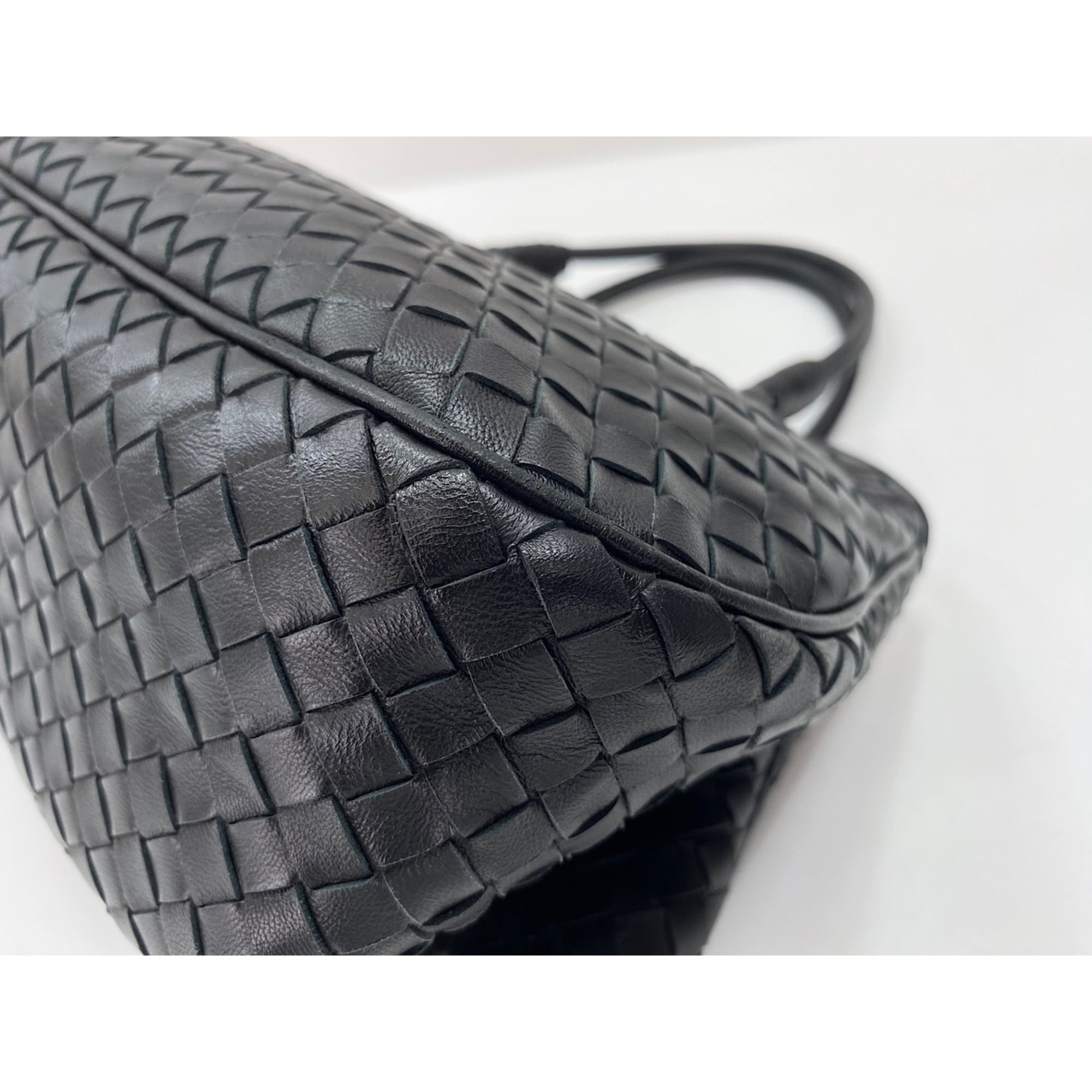 Bottega Veneta Intrecciato Black Intrecciato Handbag (Pre-Owned)