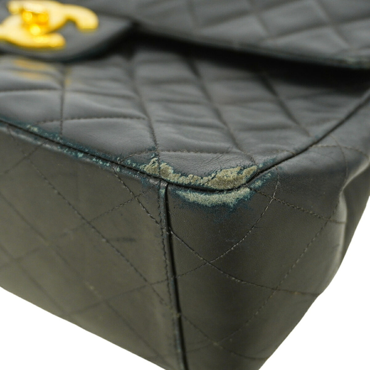 Chanel Black Leather Shoulder Bag (Pre-Owned)