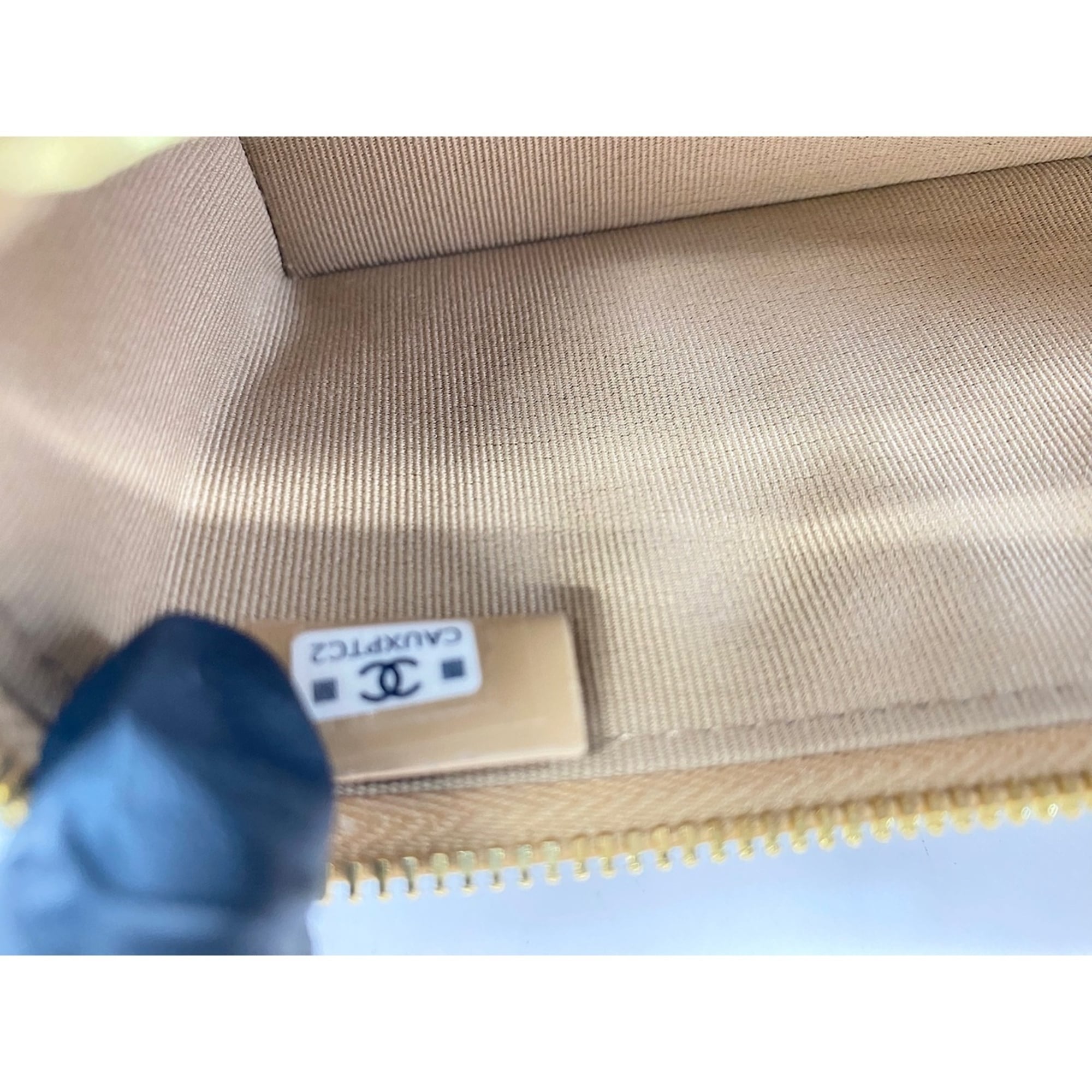 Chanel Beige Shoulder Bag (Pre-Owned)