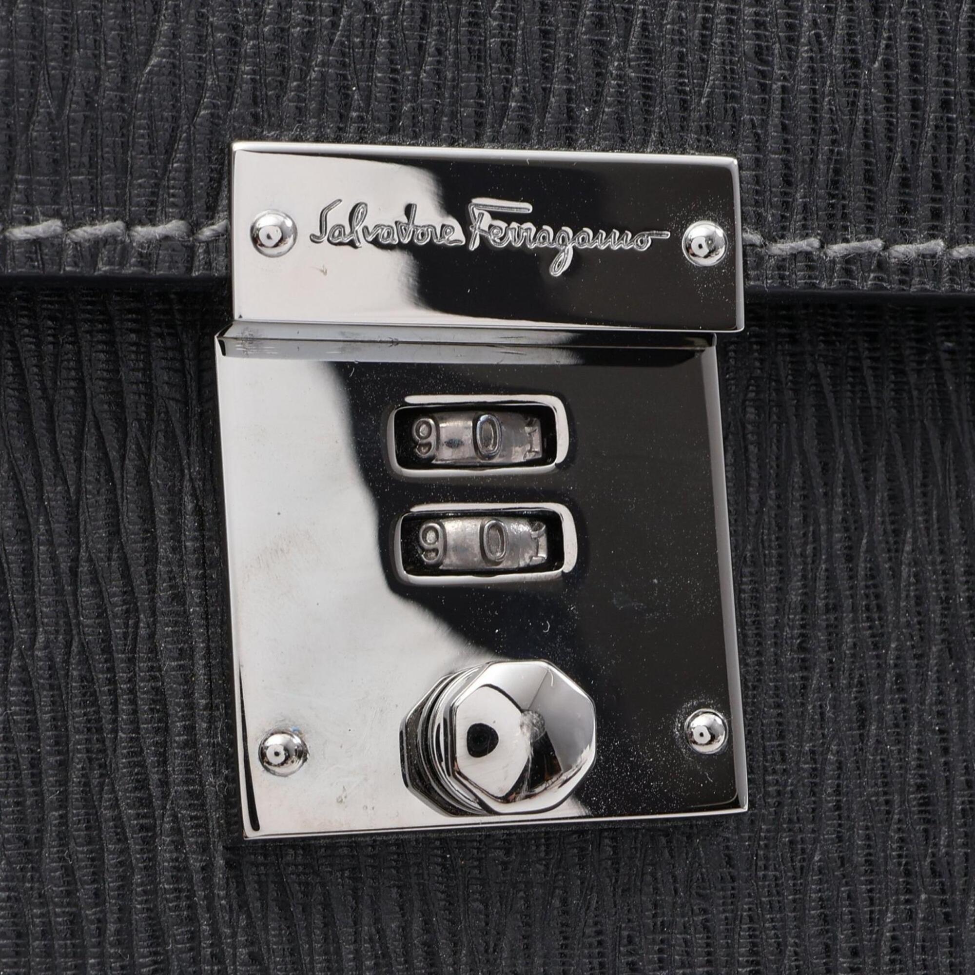 Salvatore Ferragamo Black Leather Handbag (Pre-Owned)