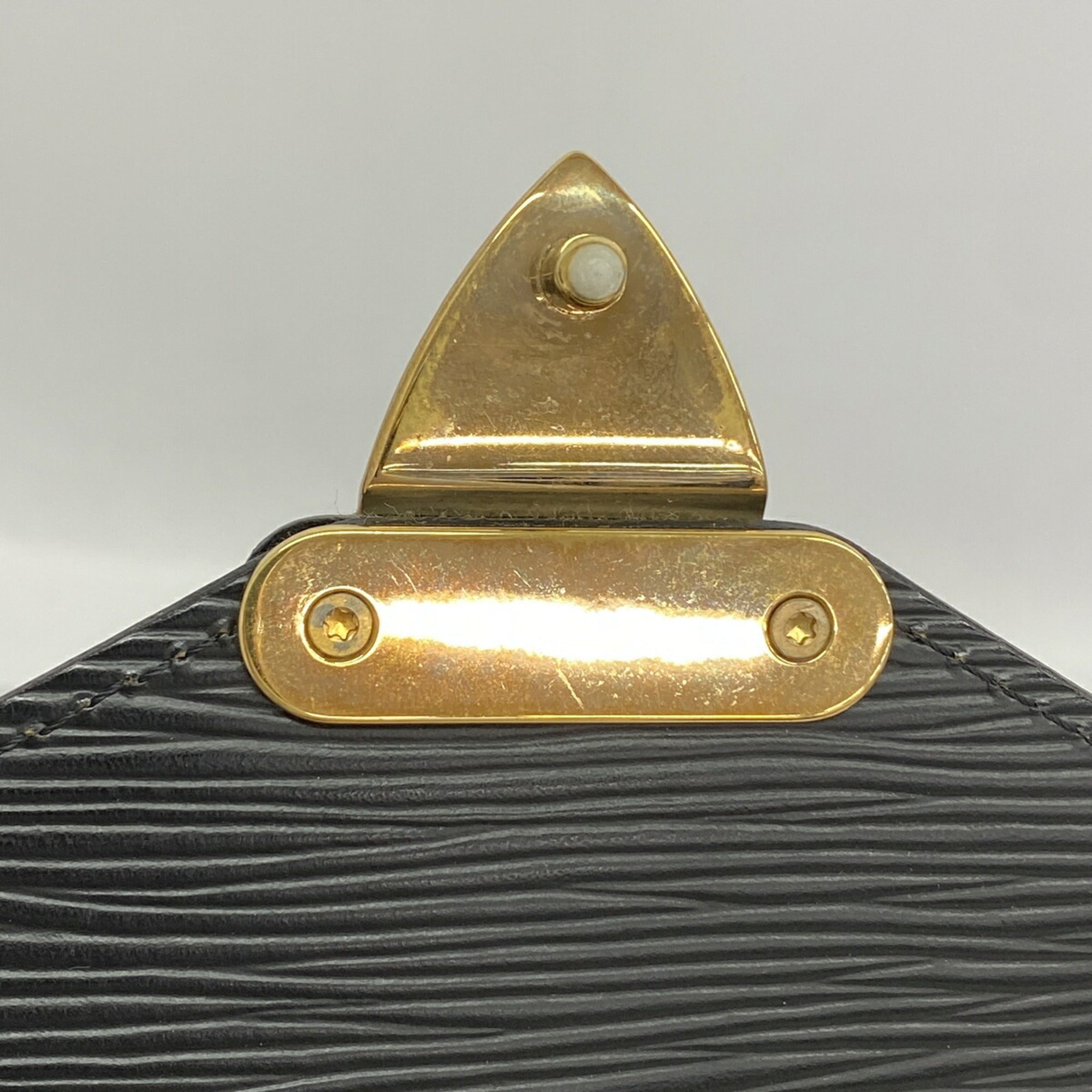 Louis Vuitton Noir Clutch Bag (Pre-Owned)