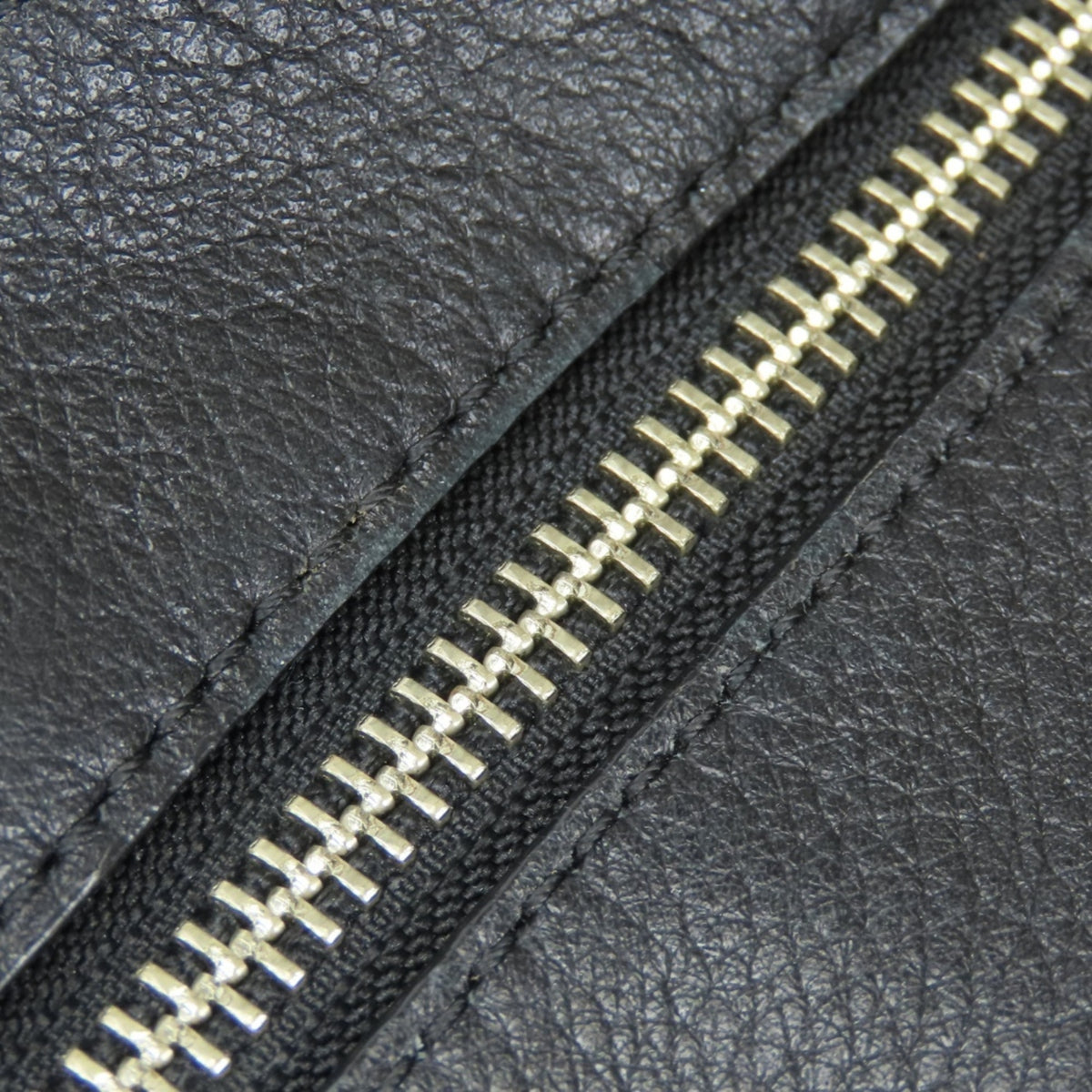 Coach Black Leather Handbag (Pre-Owned)