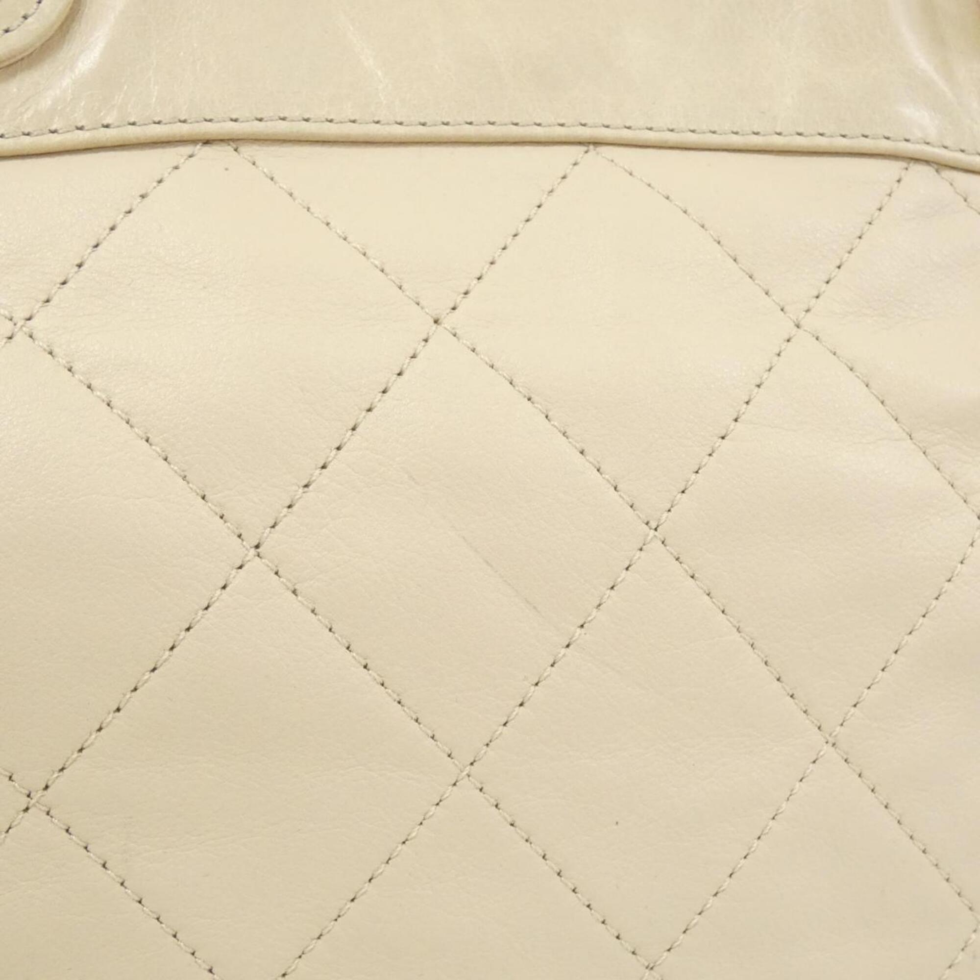 Chanel Beige Leather Handbag (Pre-Owned)