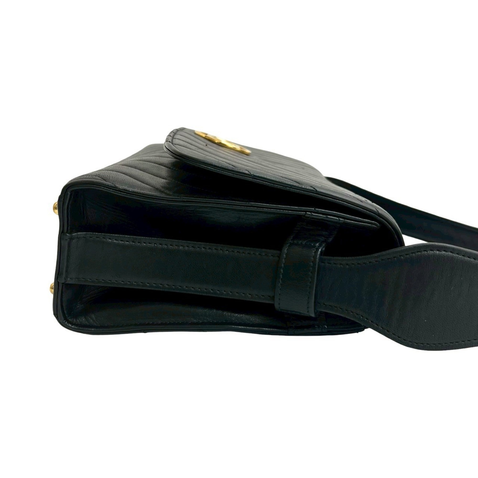 Chanel Black Leather Shoulder Bag (Pre-Owned)