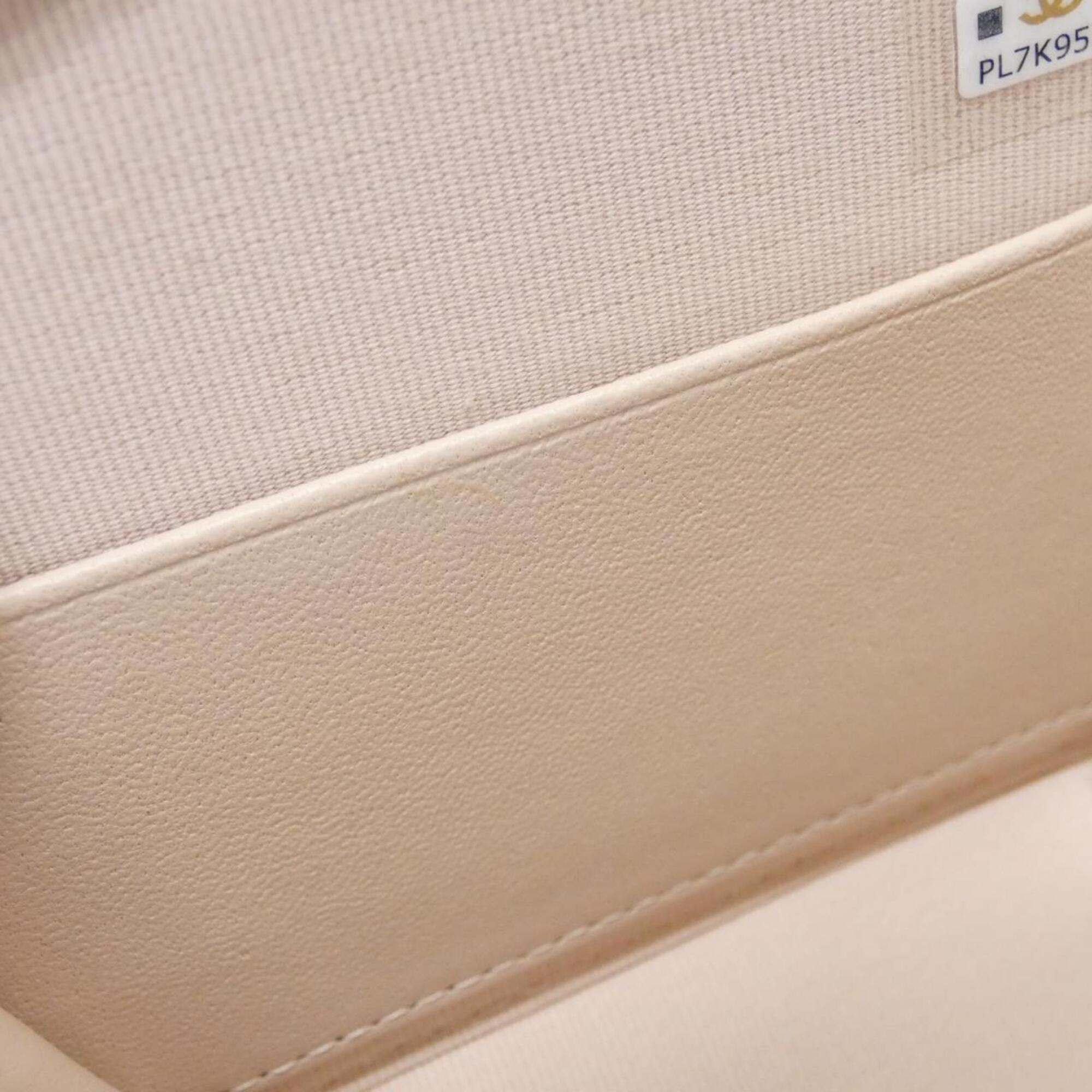 Chanel White Leather Shoulder Bag (Pre-Owned)