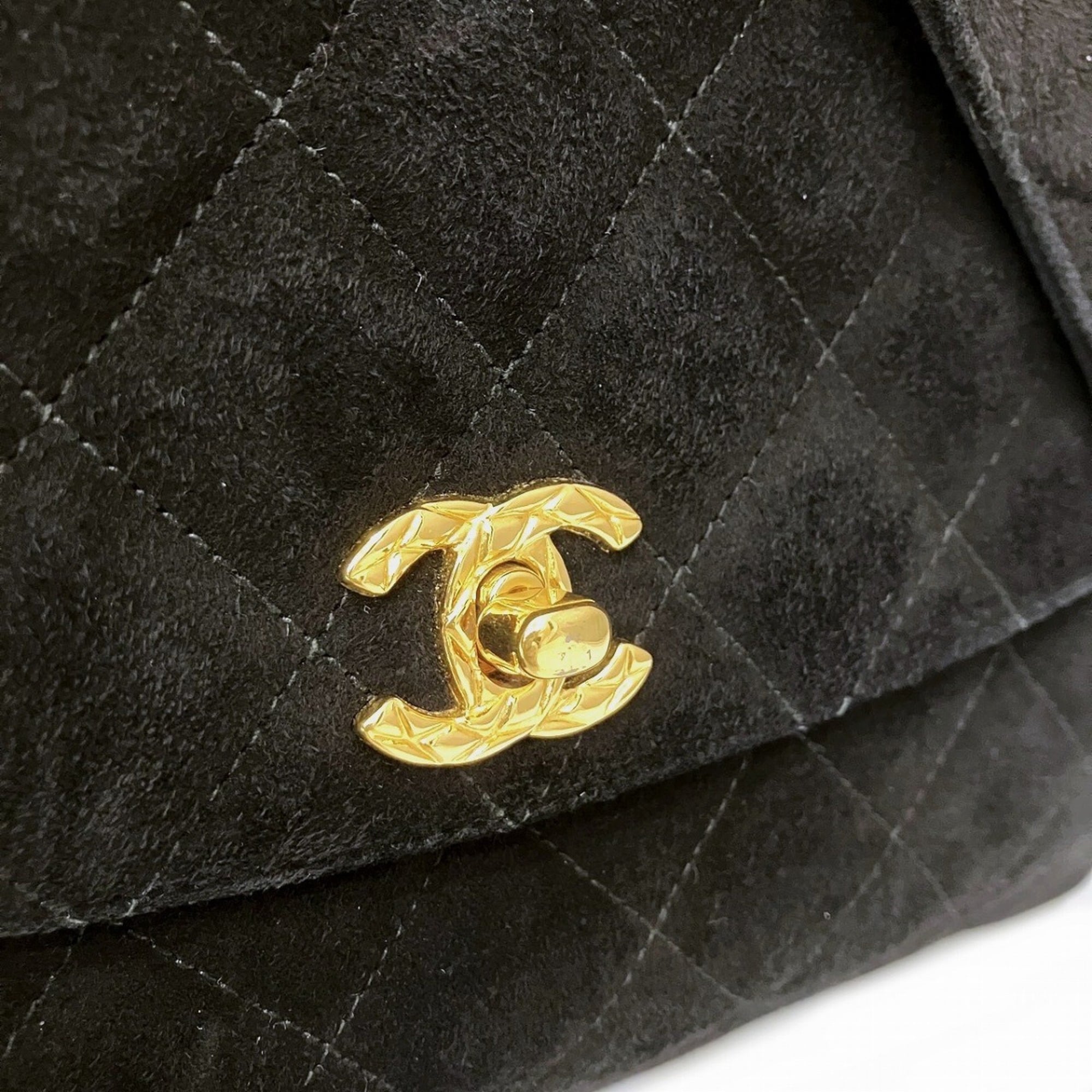 Chanel Black Suede Shoulder Bag (Pre-Owned)