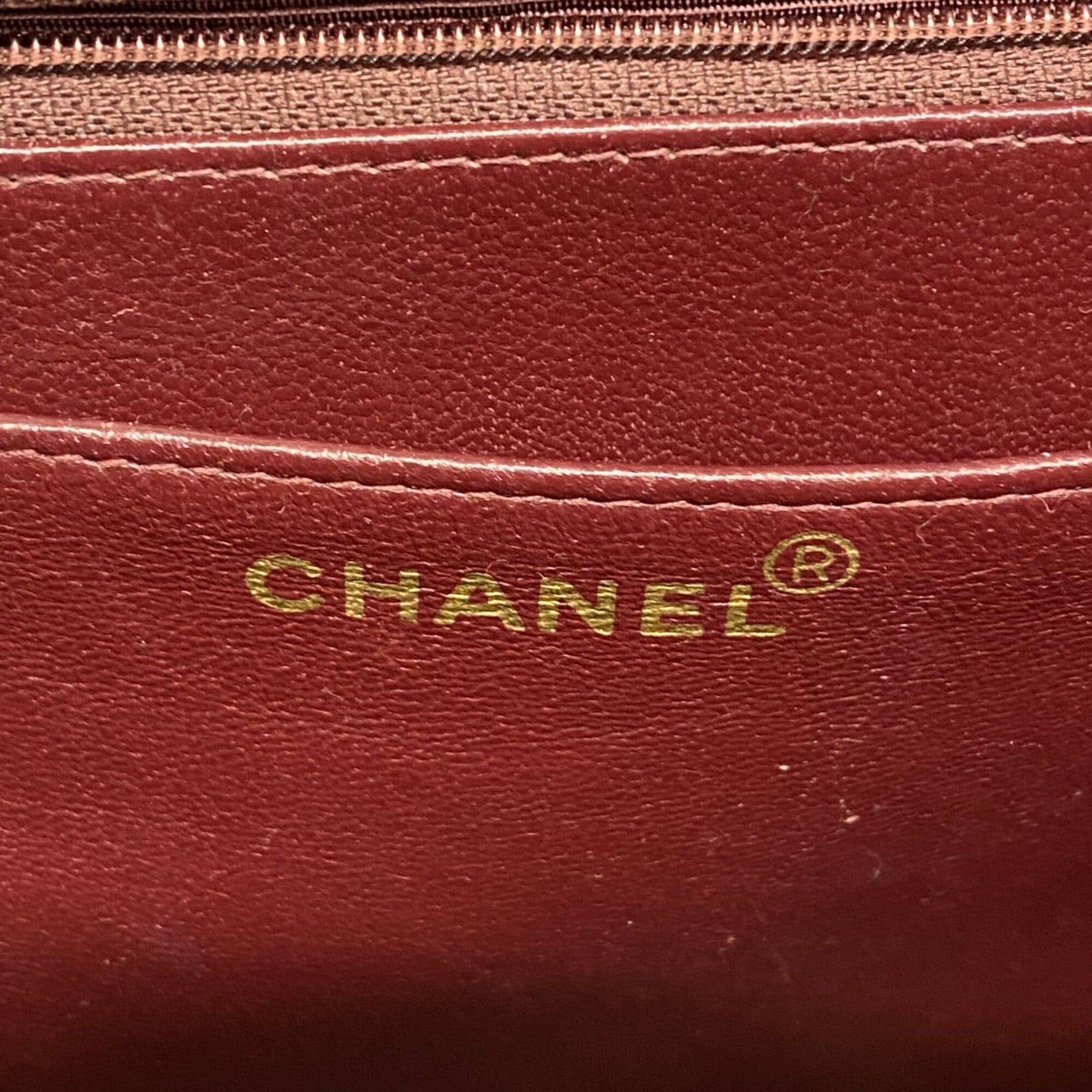Chanel Black Leather Shoulder Bag (Pre-Owned)