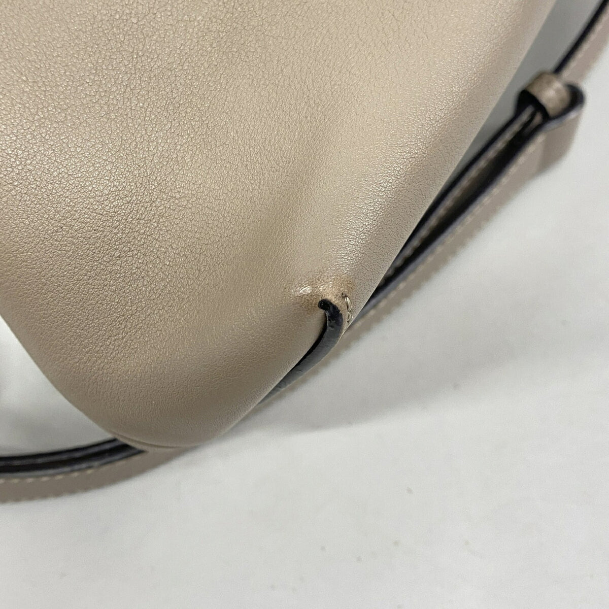 Fendi Beige Leather Handbag (Pre-Owned)