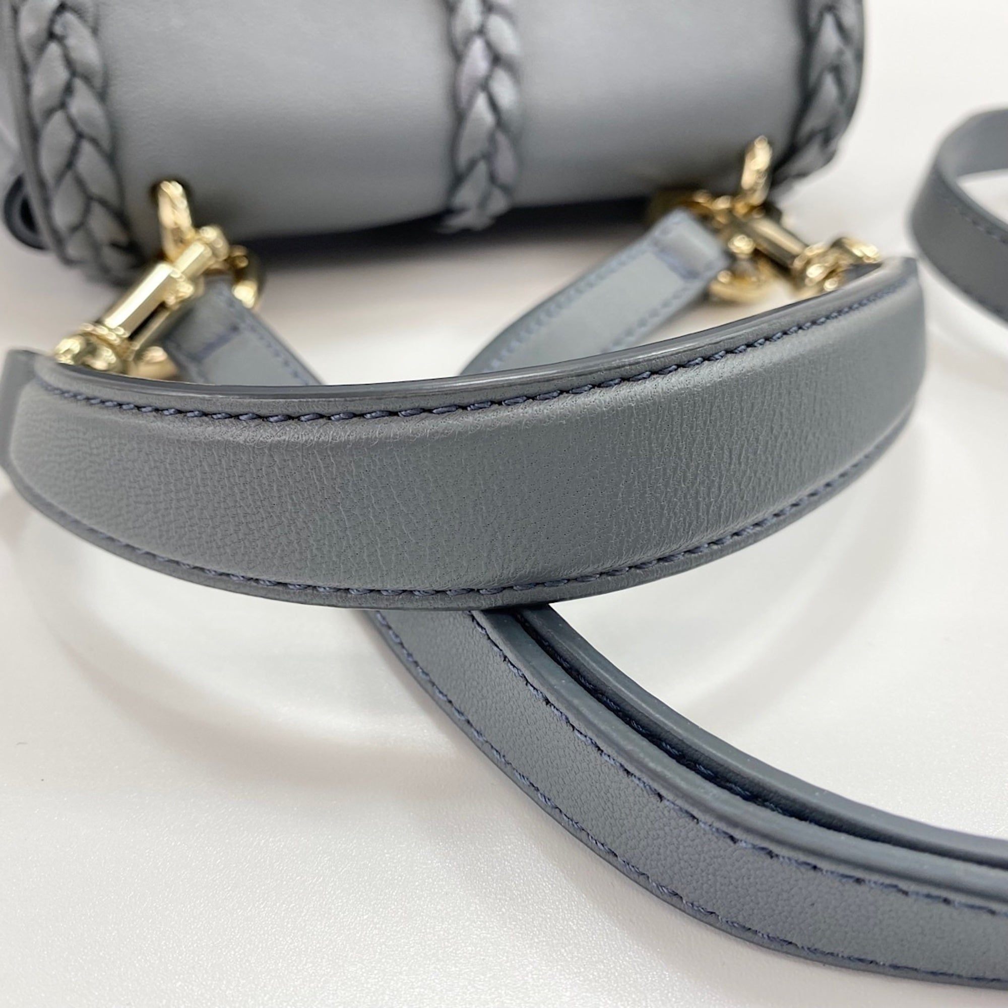 Chloé Gray Handbag (Pre-Owned)