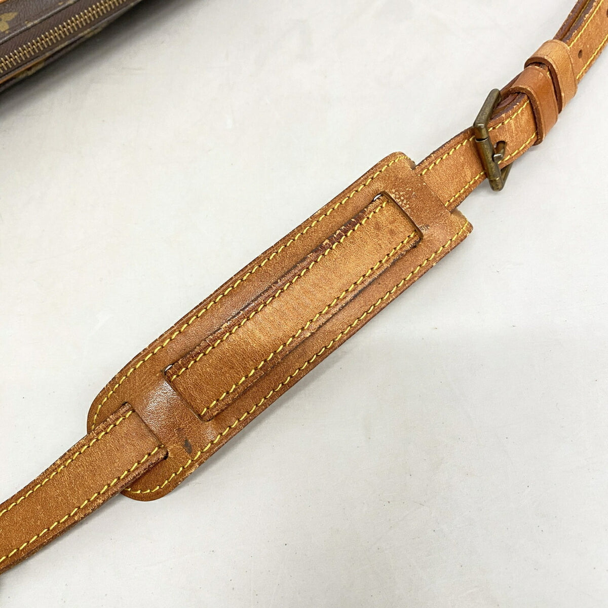 Louis Vuitton Brown Shoulder Bag (Pre-Owned)
