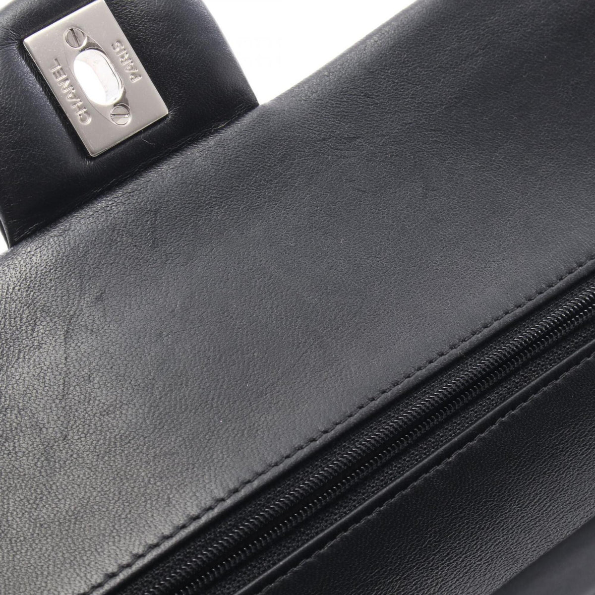Chanel Black Leather Handbag Shoulder Bag (Pre-Owned)