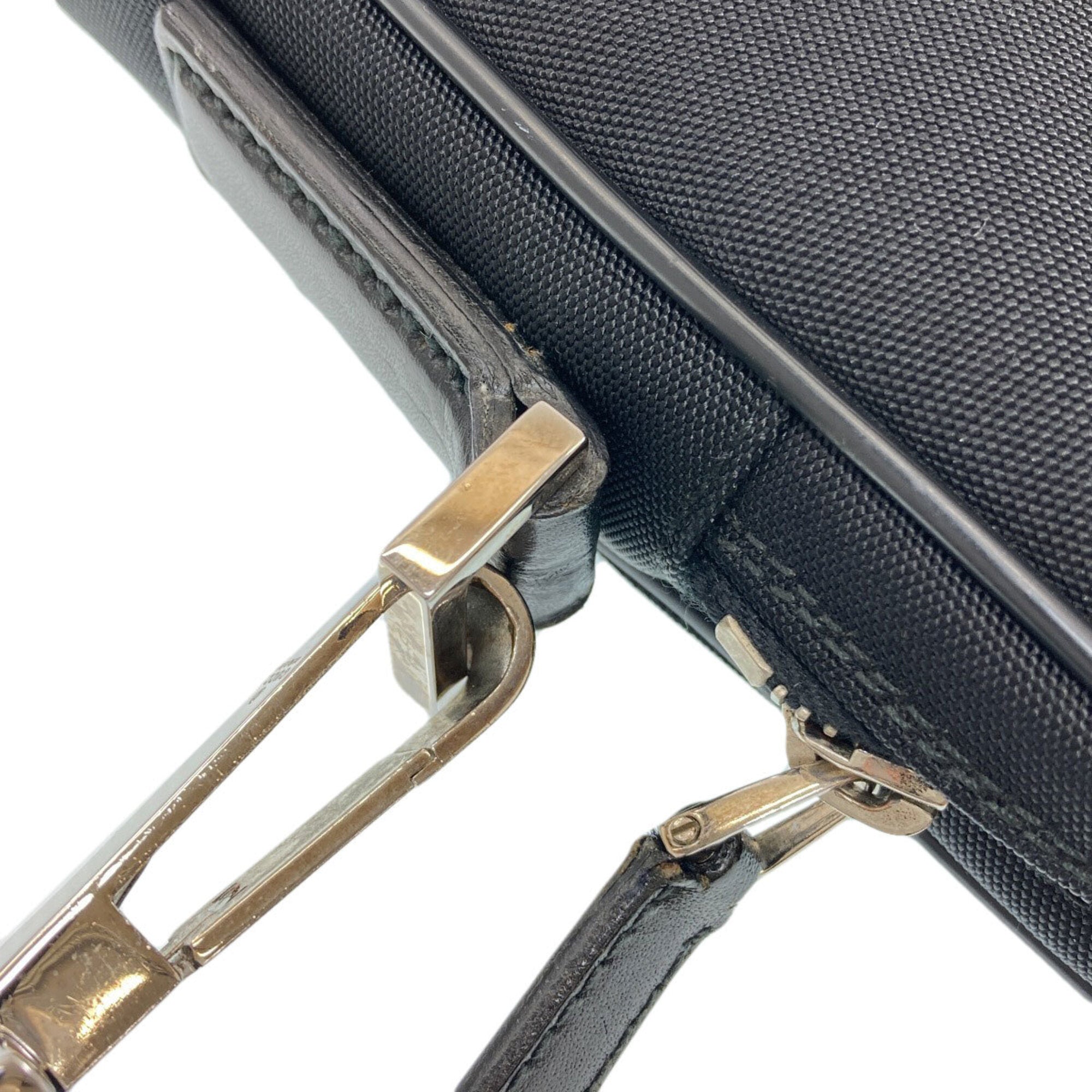 Gucci Black Nylon Canvas Shoulder Bag (Pre-Owned)