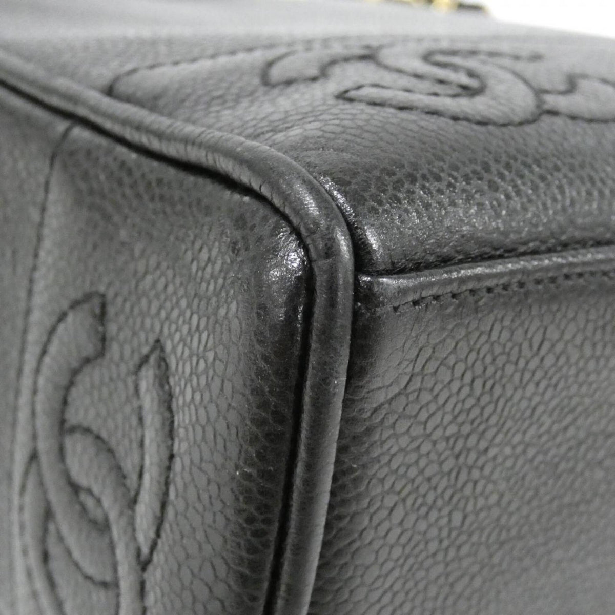 Chanel Black Grained Calfskin Shoulder Bag (Pre-Owned)