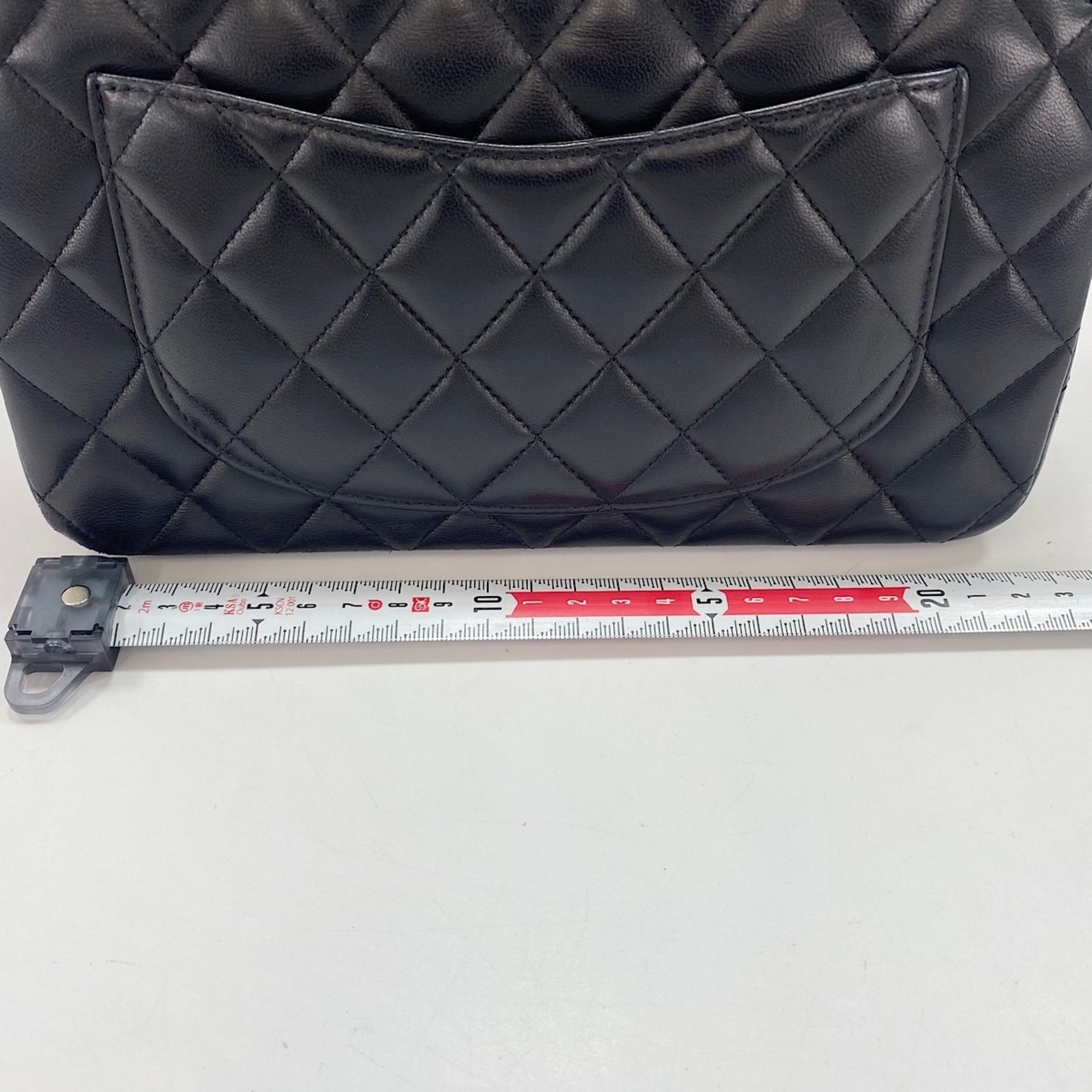 Chanel Black Shoulder Bag (Pre-Owned)